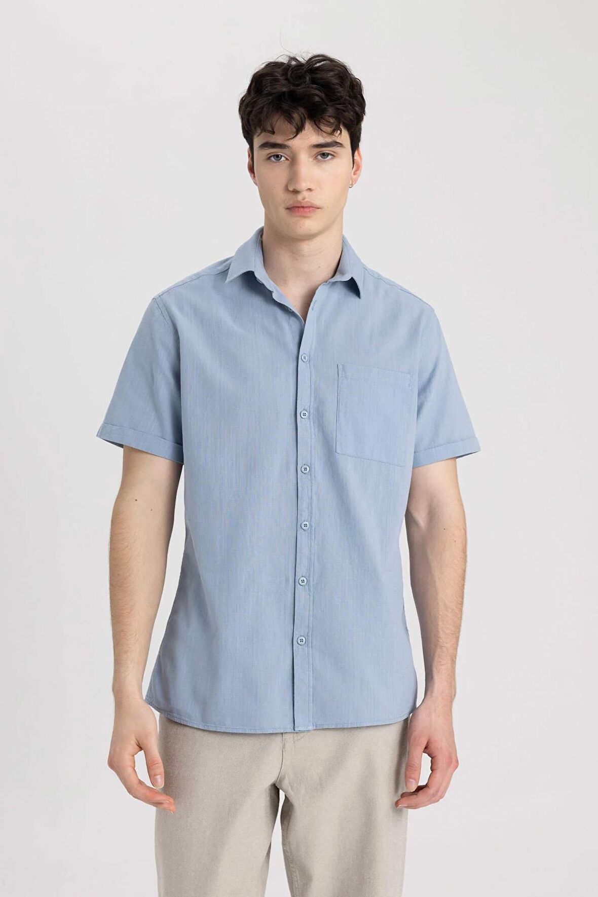 DeFacto Slim Fit Dar Kesim Yazlık Basic Düz %100 Pamuk Kısa Kollu Gömlek R1706AZ24SMBE177