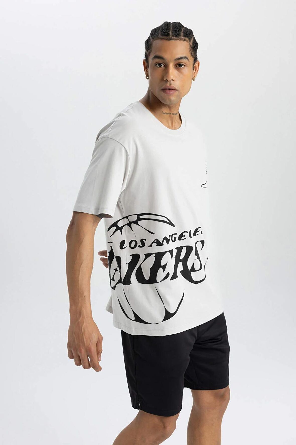 DeFactoFit NBA Los Angeles Lakers Boxy Fit Bisiklet Yaka Kısa Kollu Tişört B9895AX24SMGR94
