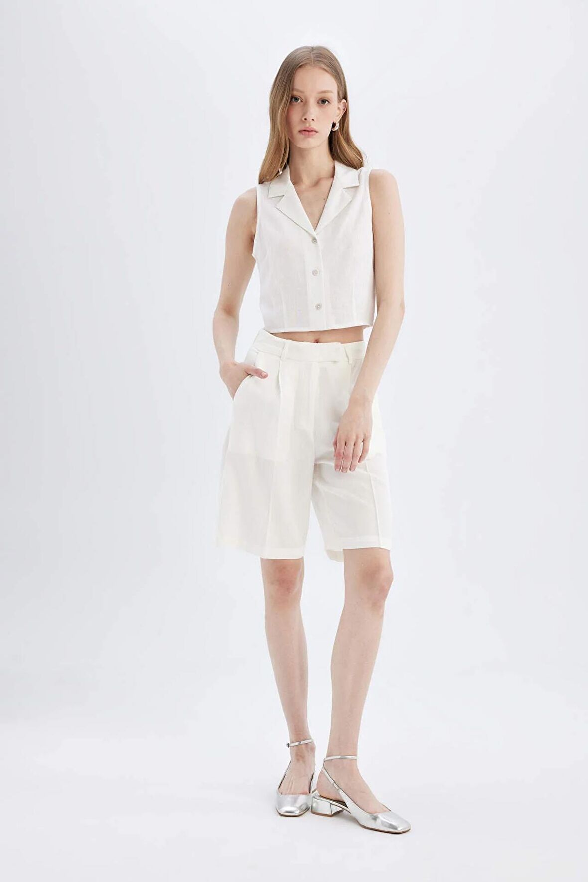 DeFacto Yüksek Bel Kısa Paça Saten Şort D1326AX24SMWT32