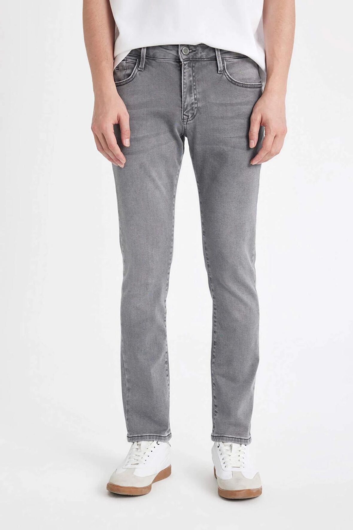 DeFacto Pedro Slim Fit Dar Kalıp Normal Bel Dar Paça Jean Pantolon D1828AX24SMNM55