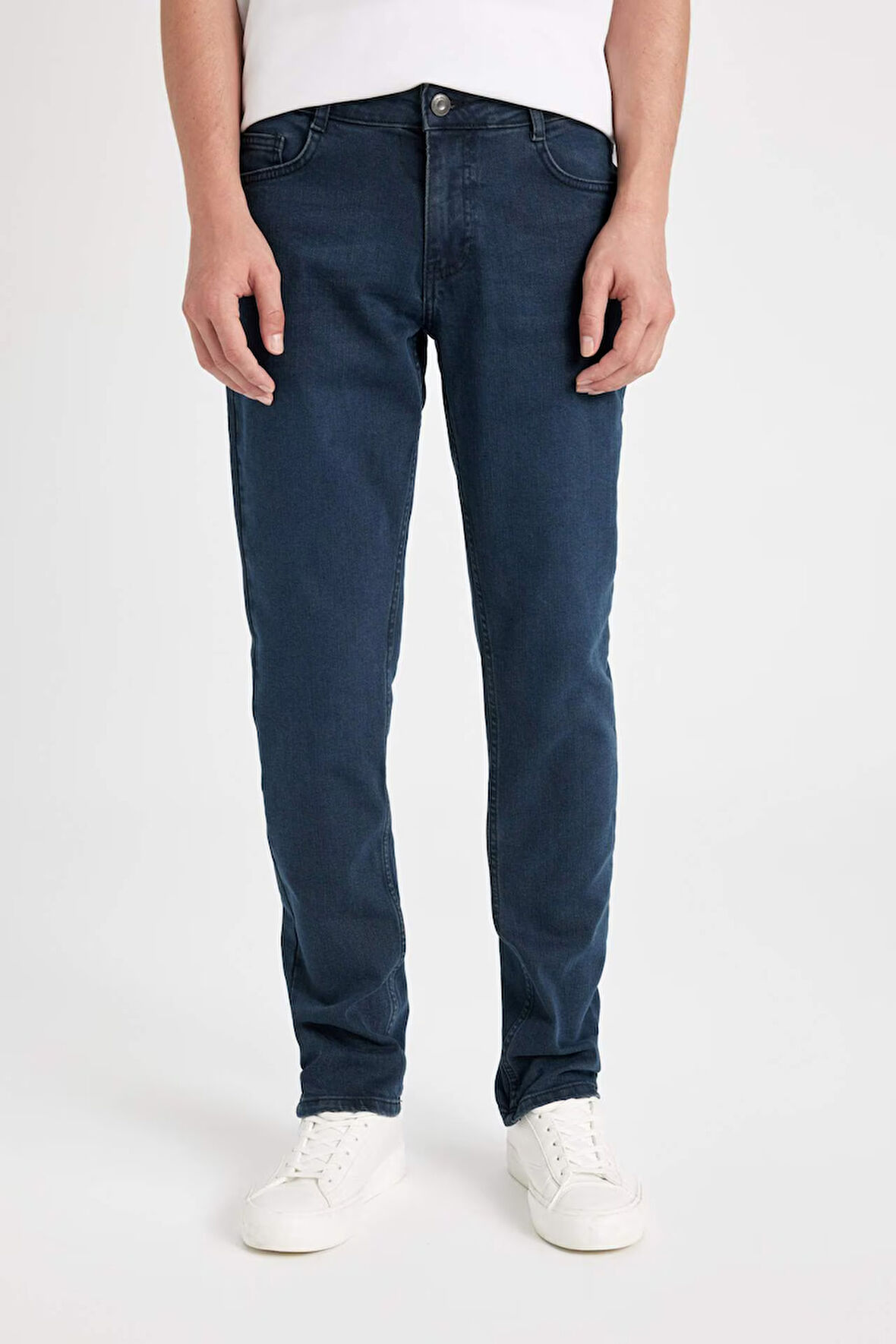 DeFacto Pedro Slim Fit Dar Kalıp Normal Bel Dar Paça Jean Pantolon R8791AZ24AUNM83