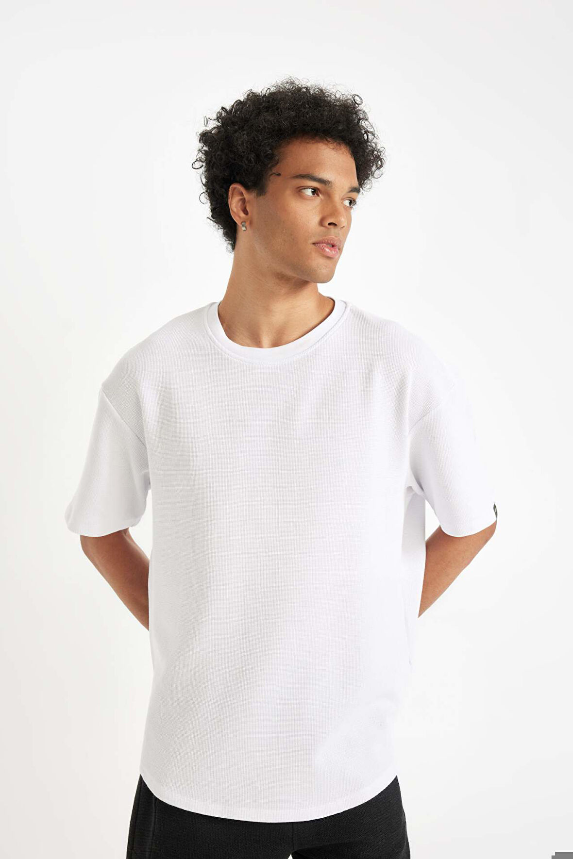 DeFacto Boxy Fit Bisiklet Yaka Kısa Kollu Basic Düz Waffle Beyaz Tişört B4443AX24AUWT34
