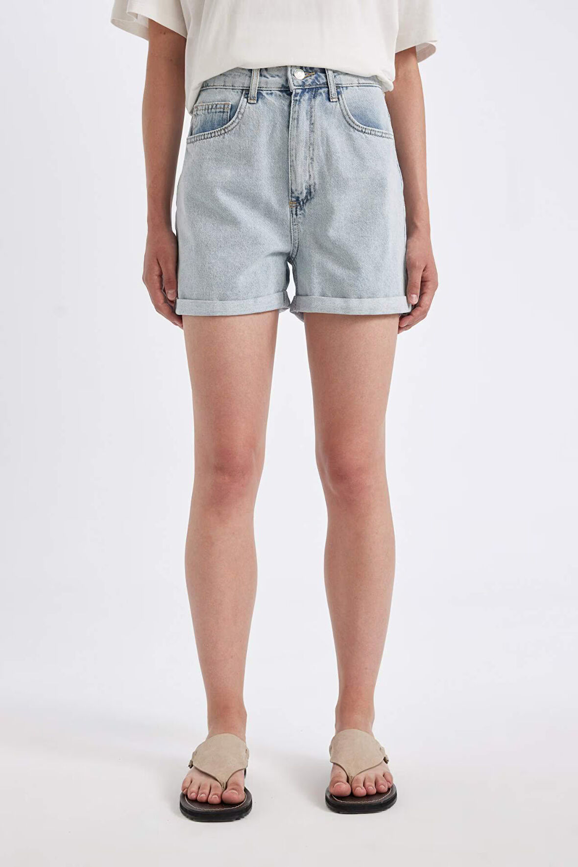 DeFacto Mom Fit Yüksek Bel Katlamalı Paça Jean Şort D4582AX24HSNM39