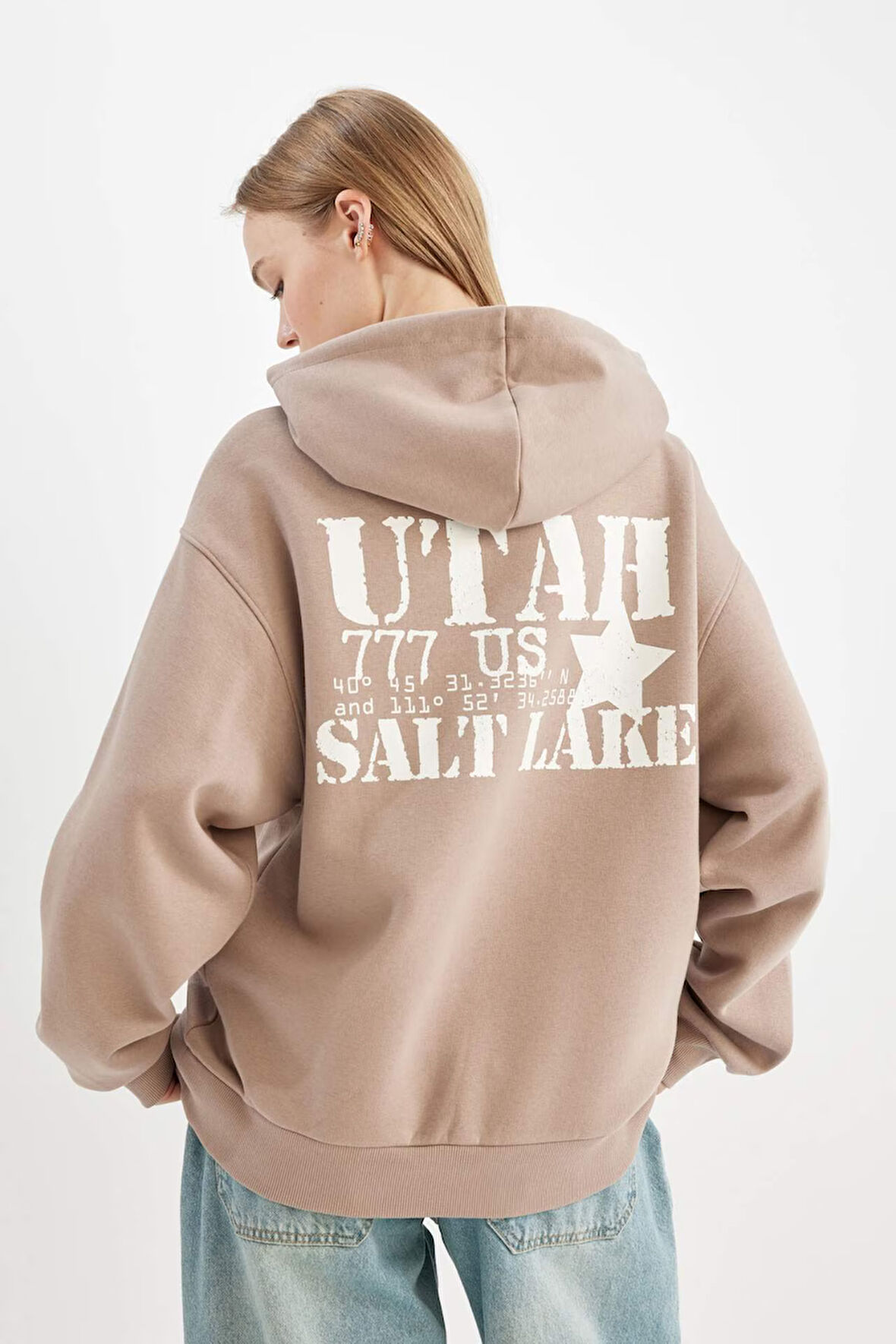 DeFacto Coool Oversize Geniş Kalıp Kapüşonlu Sırt Baskılı Kalın Sweatshirt C7858AX24WNBG268