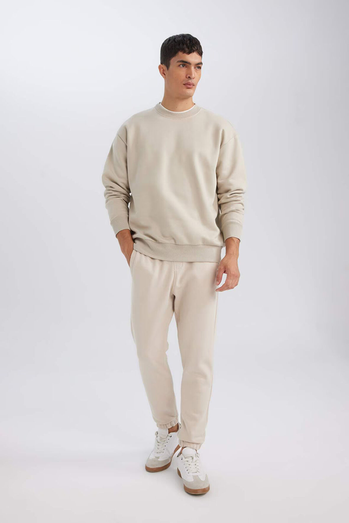 DeFacto Jogger Eşofman Altı Standart Fit Basic Düz Beli Bağcıklı Lastikli Paça Cepli A6468AX24AUBG735