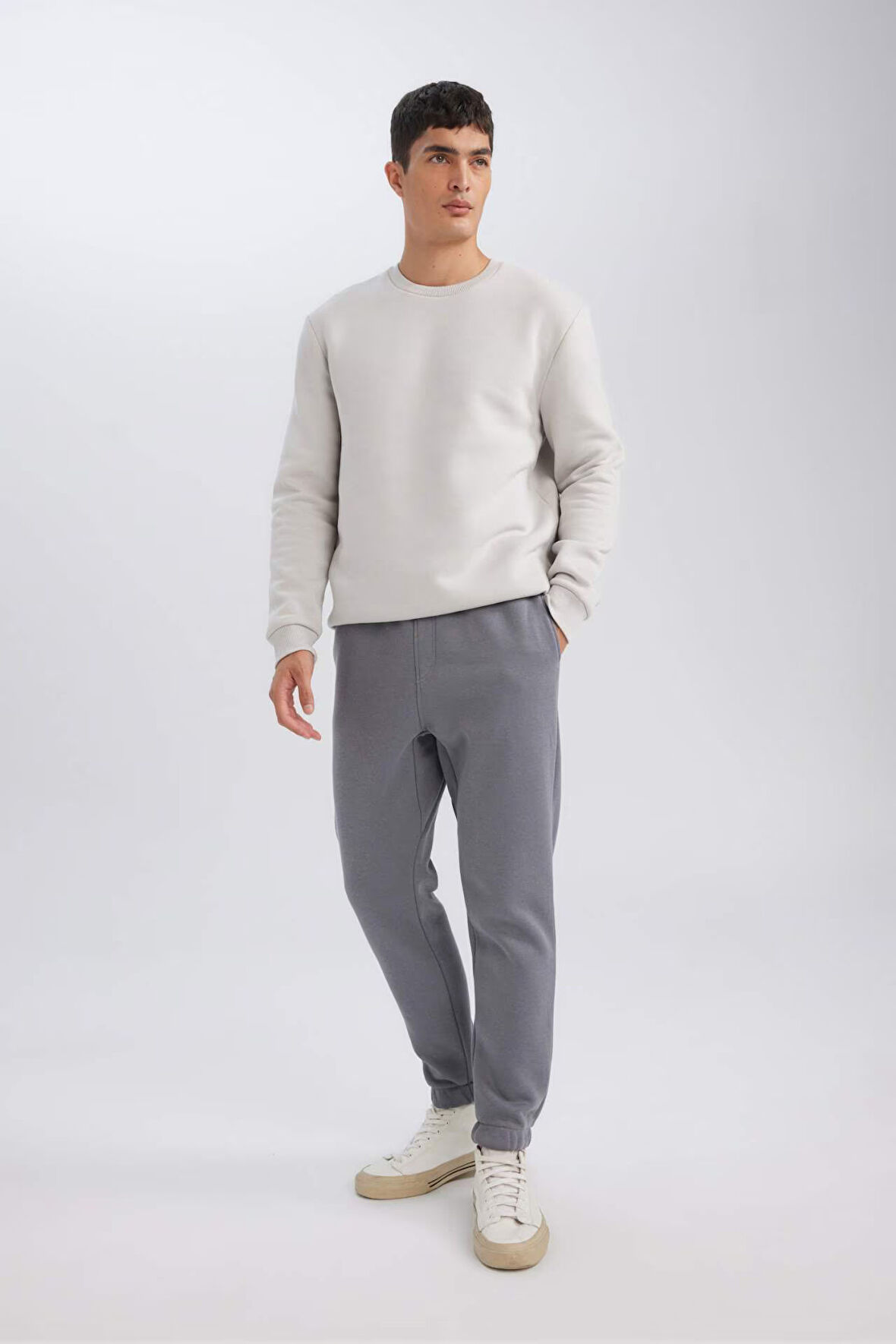 DeFacto Relax Fit Kalın Jogger Eşofman Altı Basic Düz Beli Bağcıklı Lastikli Paça Cepli  U7438AZ24AUGR439