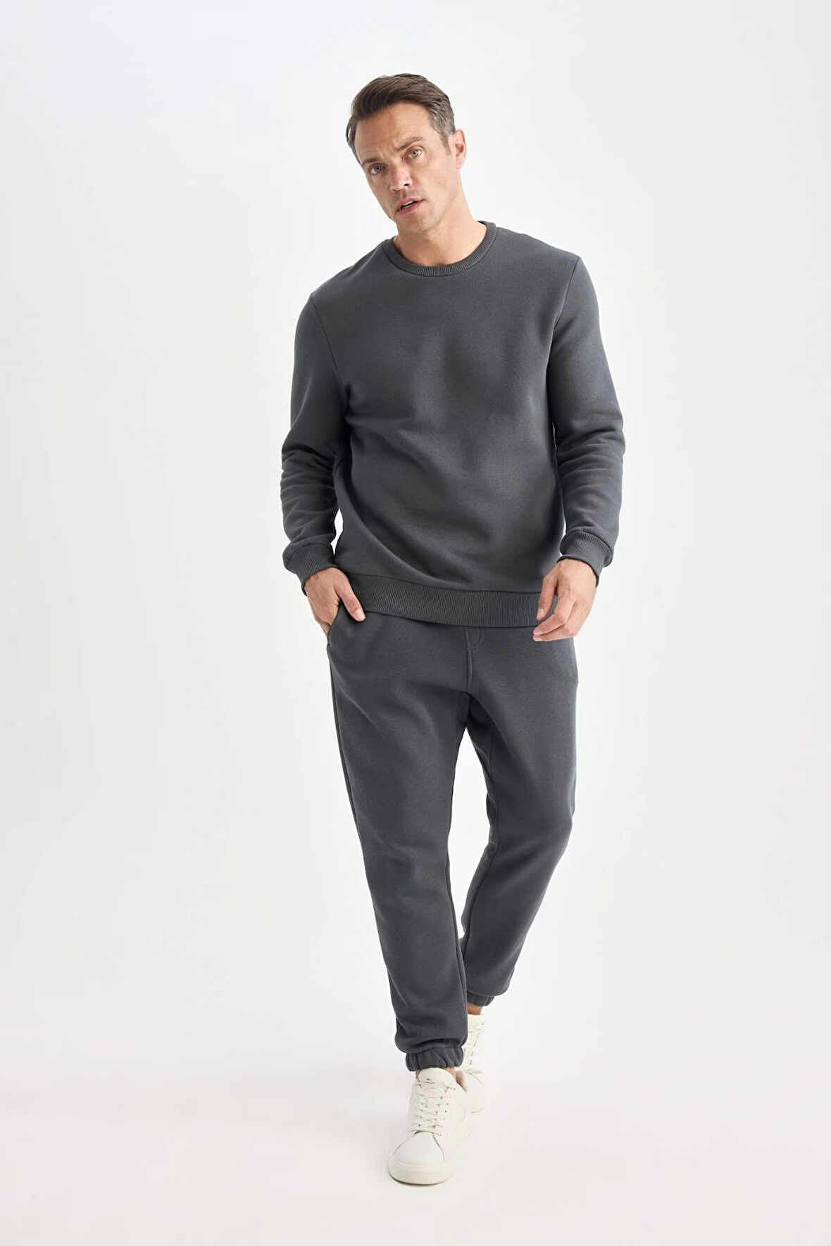 DeFacto Relax Fit Kalın Jogger Eşofman Altı Beli Bağcıklı Cepli Basic Düz Lastikli Paça U7438AZ24AUAR184