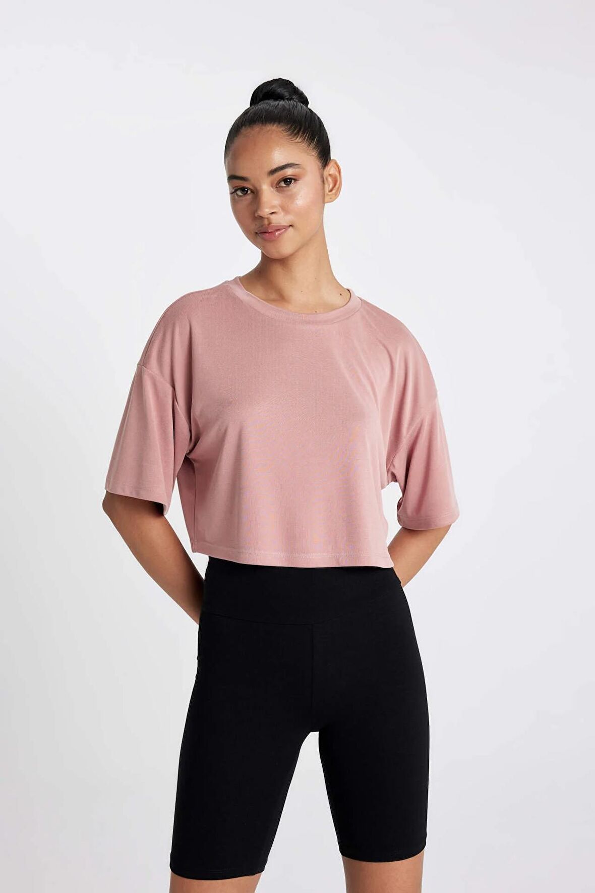 DeFactoFit Crop Bisiklet Yaka Sporcu Modal Kısa Kollu Tişört D2978AX24HSBR103