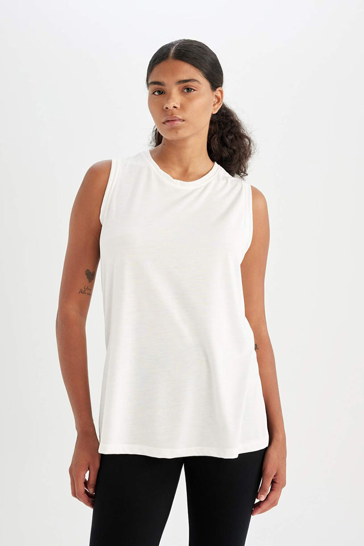 DeFactoFit Long Fit Bisiklet Yaka Sporcu Modal Atlet