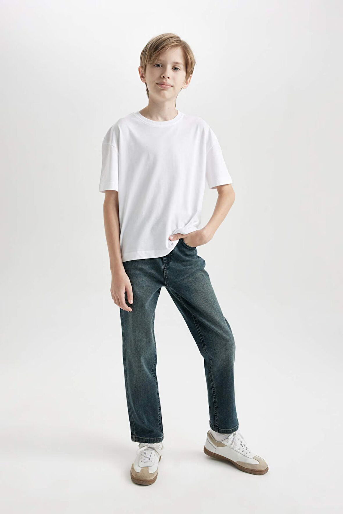 DeFacto Erkek Çocuk Straight Fit Düz Paça Cepli Jean Pantolon C7237A824CWNM36