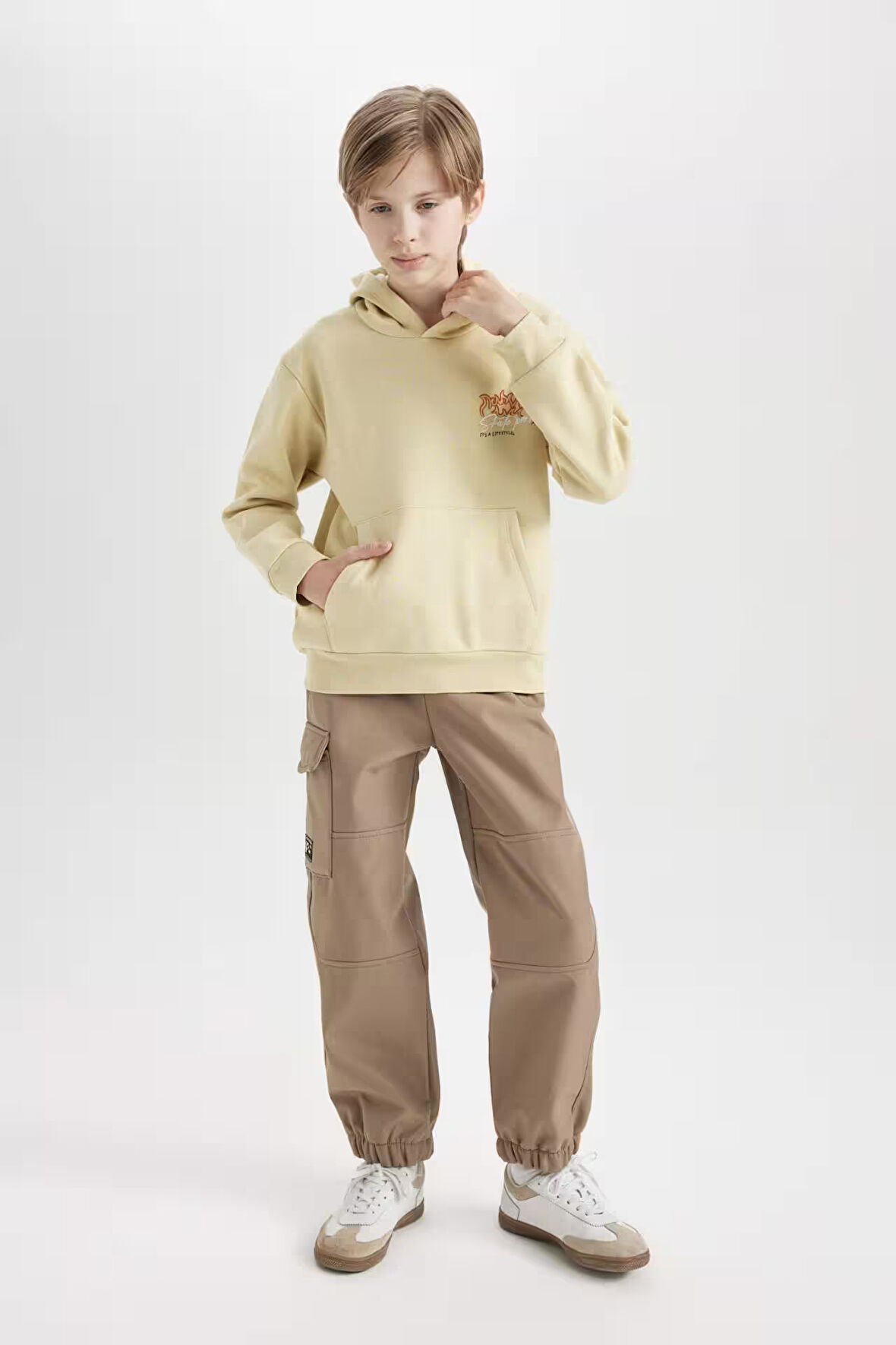 DeFacto Erkek Çocuk Beli ve Paçası Lastikli Kargo Cepli Pelüş Polar Astarlı Jogger Pantolon D3460A824WNBG315