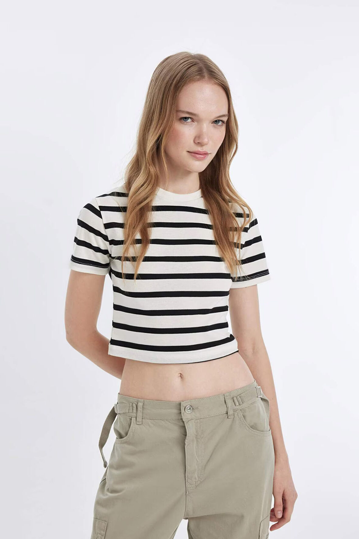 DeFacto Coool Fitted Crop Çizgili Ribana Kısa Kollu Tişört A7646AX24AUBK81