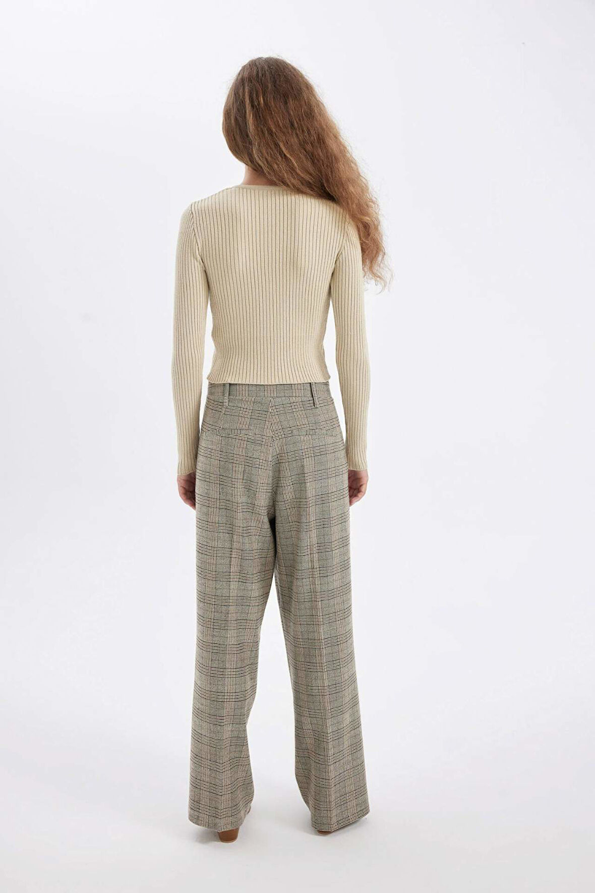 DeFacto Wide Leg Klasik Kumaş Pantolon Geniş Bol Paça Kareli Çift Cepli Yüksek Bel Piliseli Standart Boy D4439AX24AUBG302