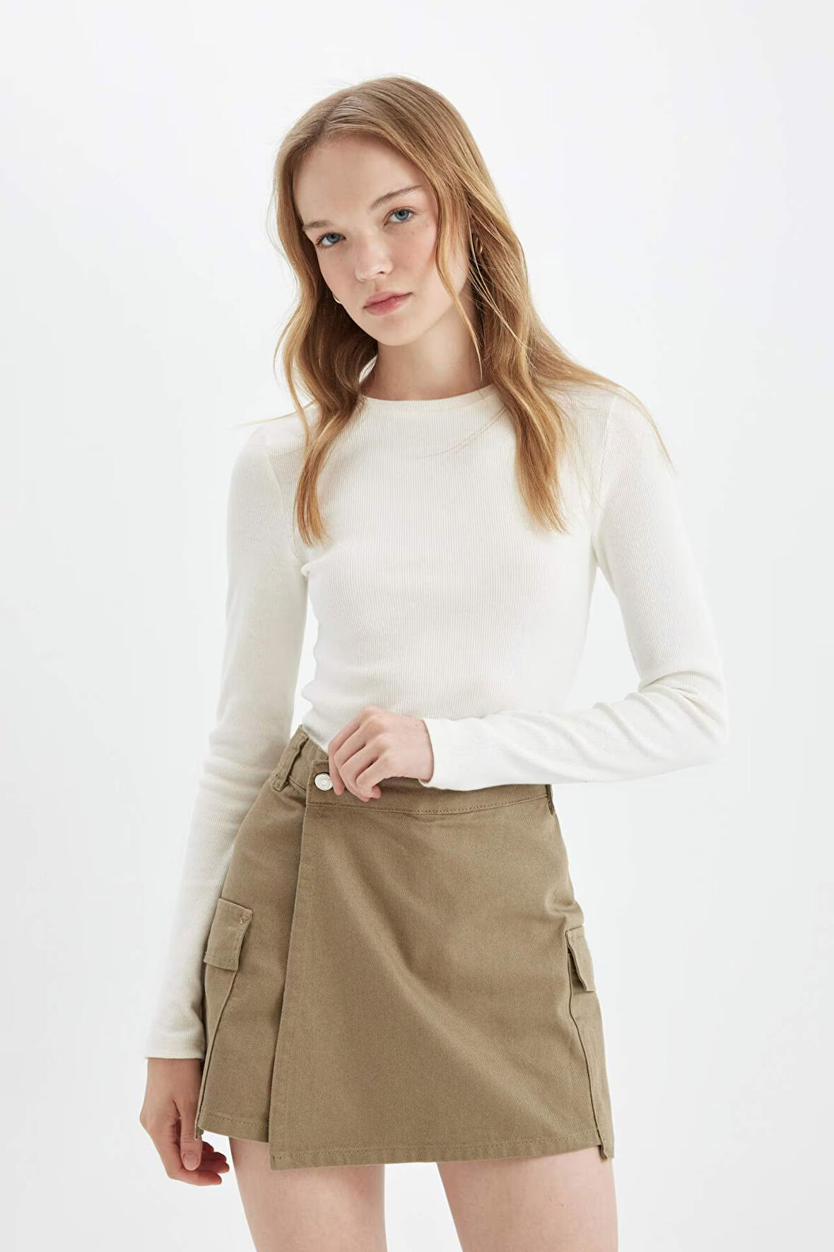 DeFacto Regular Fit Normal Bel Kargo Cepli Gabardin Şort Etek D4991AX24AUKH474