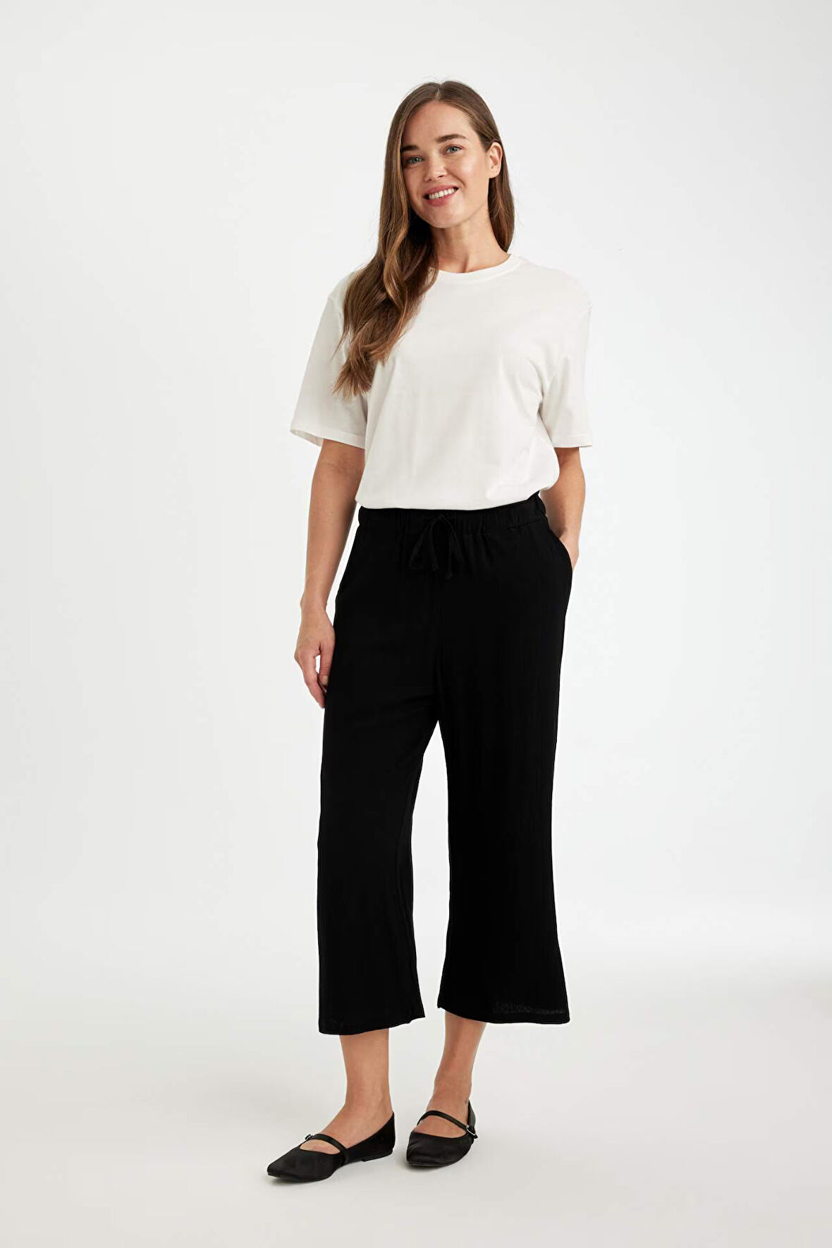 DeFacto Regular Fit Crop Fit Krinkıl Viskon Kapri D5895AX24HSBK81