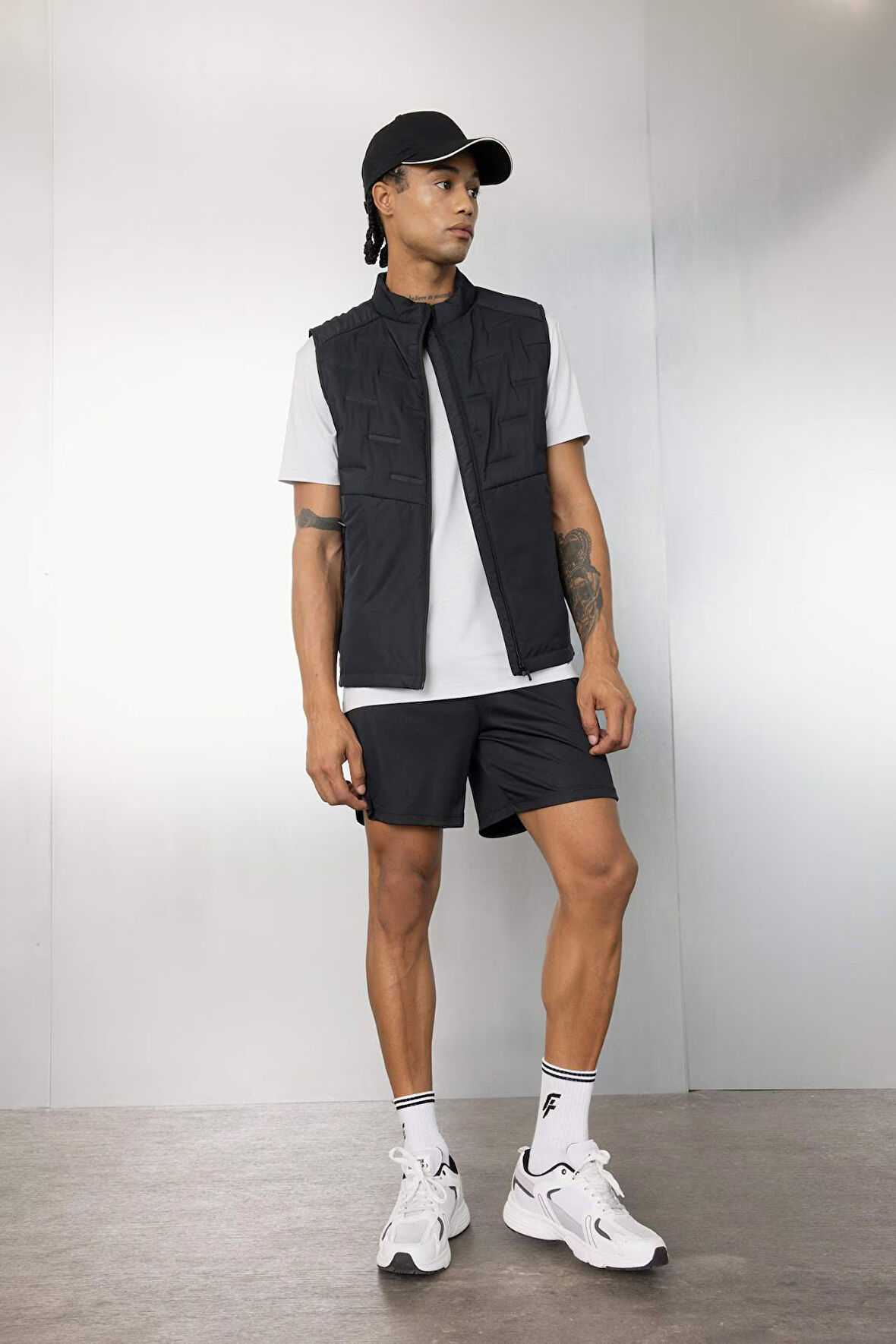 DeFactoFit Standart Fit Normal Kesim Sporcu Kısa Paça Şort C9176AX24AUBK81