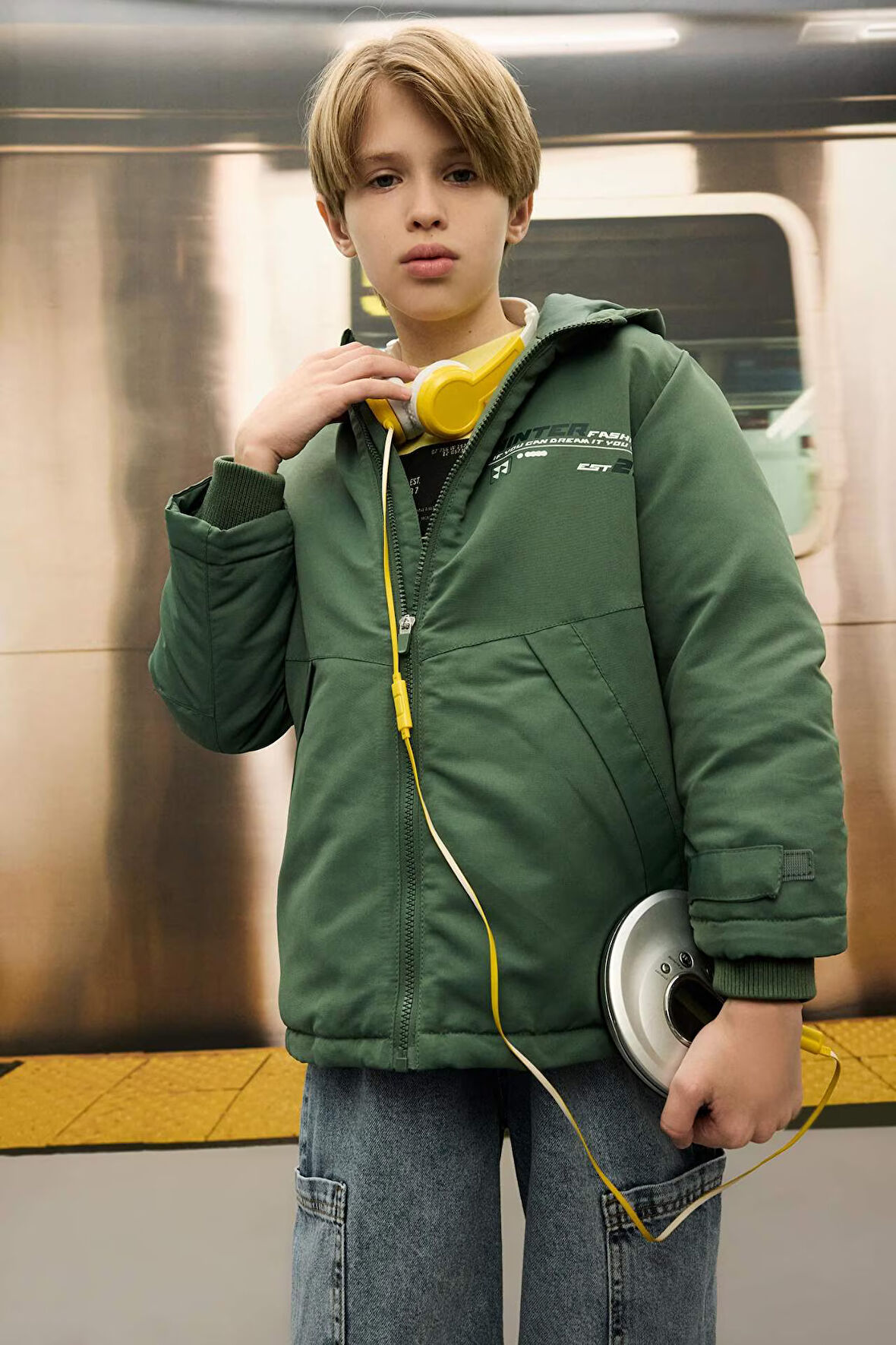 DeFacto Erkek Çocuk Su İtici Kapüşonlu Yağmurluk C4318A824AUKH458