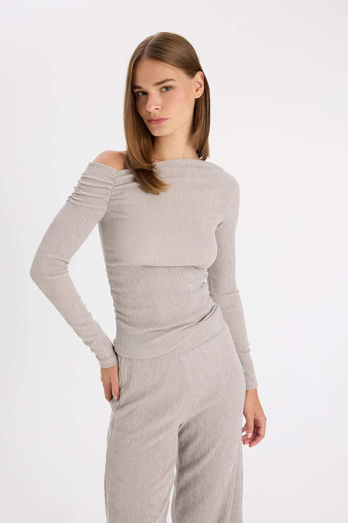 DeFacto Slim Fit Dar Kesim Tek Omuzlu Bürümcük Uzun Kollu Tişört D4982AX24AUGR302