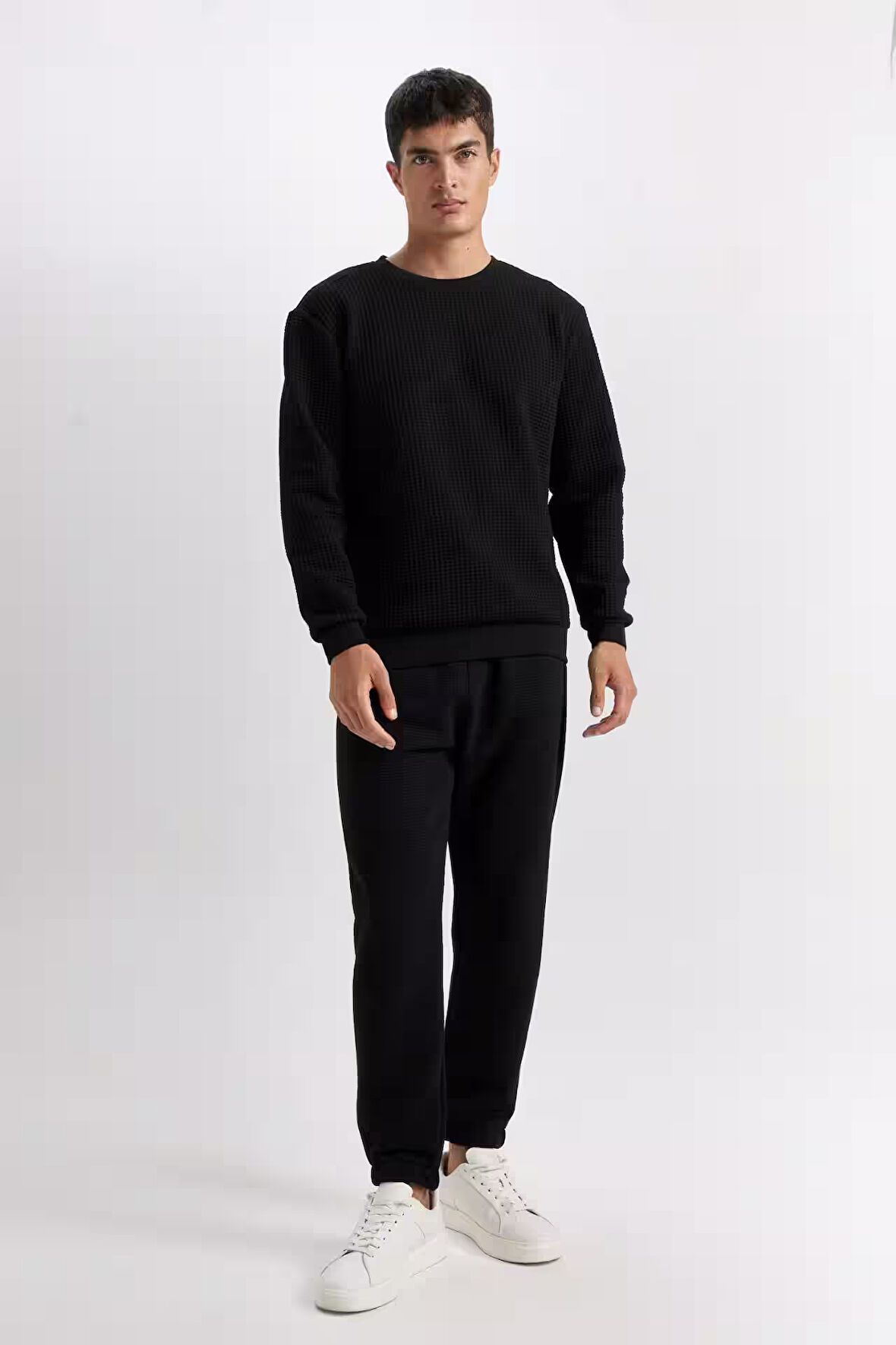 DeFactoFit Sporcu Jogger Eşofman Altı Standart Fit Beli Paçası Lastikli Basic Düz Cepli D0753AX24AUBK81