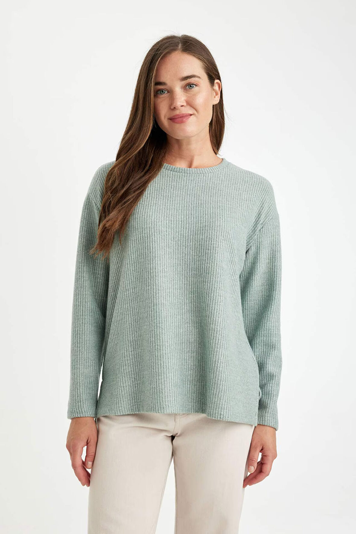 DeFacto Relax Fit Bisiklet Yaka Fitilli Kaşkorse Yırtmaçlı Basic Düz Sweatshirt B2205AX24AUGN559