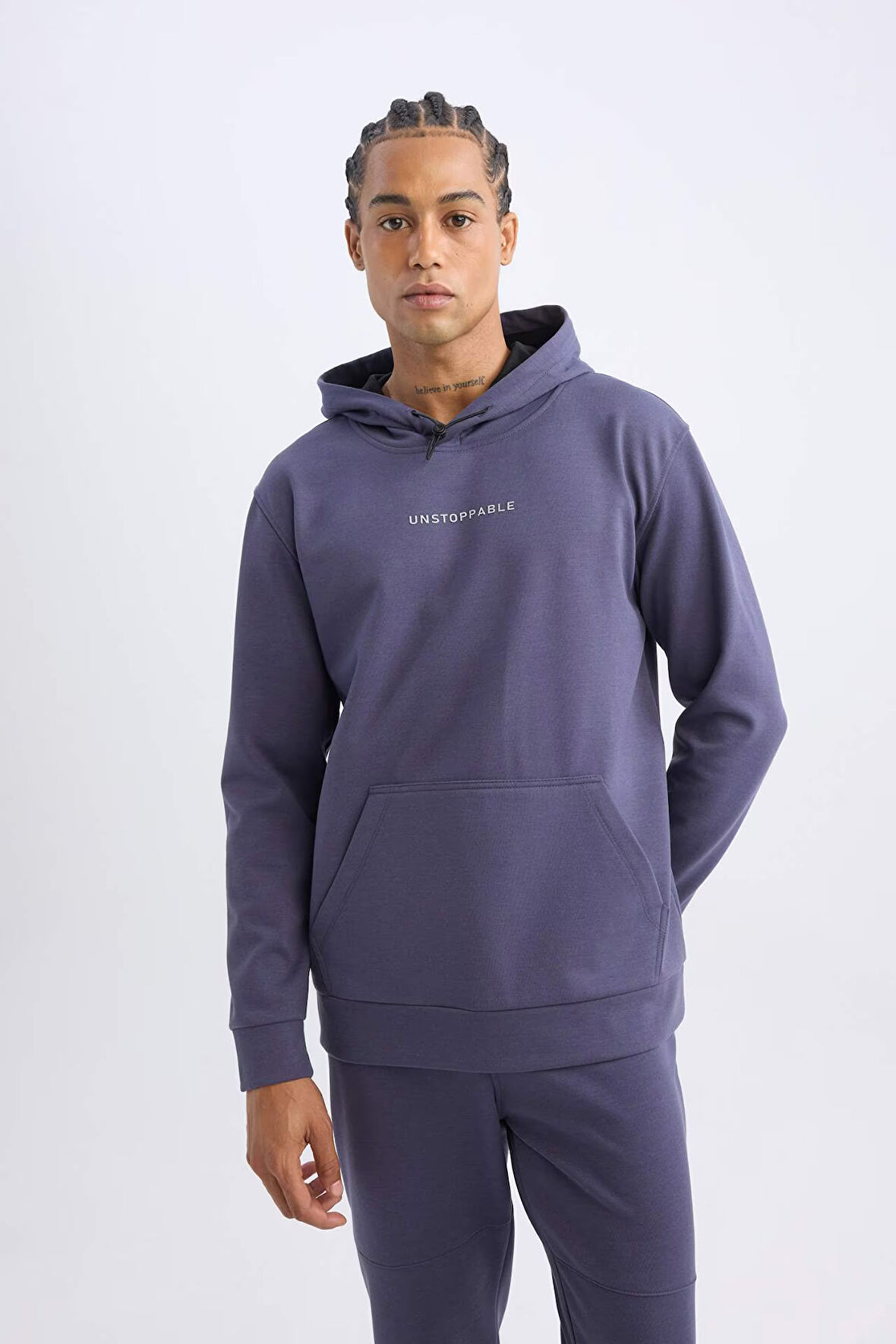 DeFactoFit Standart Fit Kapüşonlu Arma Baskılı Kanguru Cepli Skuba Dalgıç Kumaş Sporcu Sweatshirt D1893AX24AUPR493