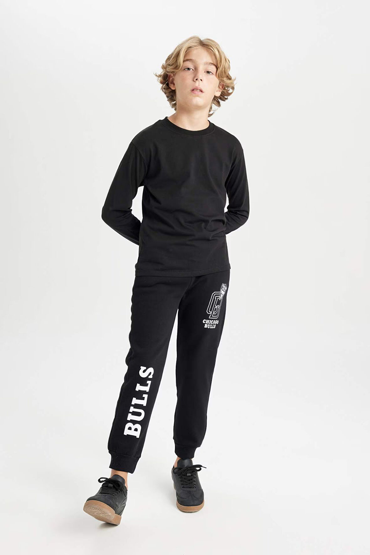 DeFacto Erkek Çocuk NBA Chicago Bulls Siyah Beli Paçası Lastikli Cepli Jogger Eşofman Altı D3141A824AUBK81