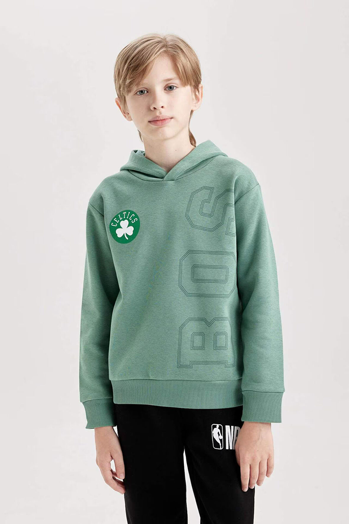 DeFacto Erkek Çocuk Yeşil NBA Boston Celtics Kapüşonlu Sırt Baskılı Kalın Sweatshirt D3124A824AUGN757