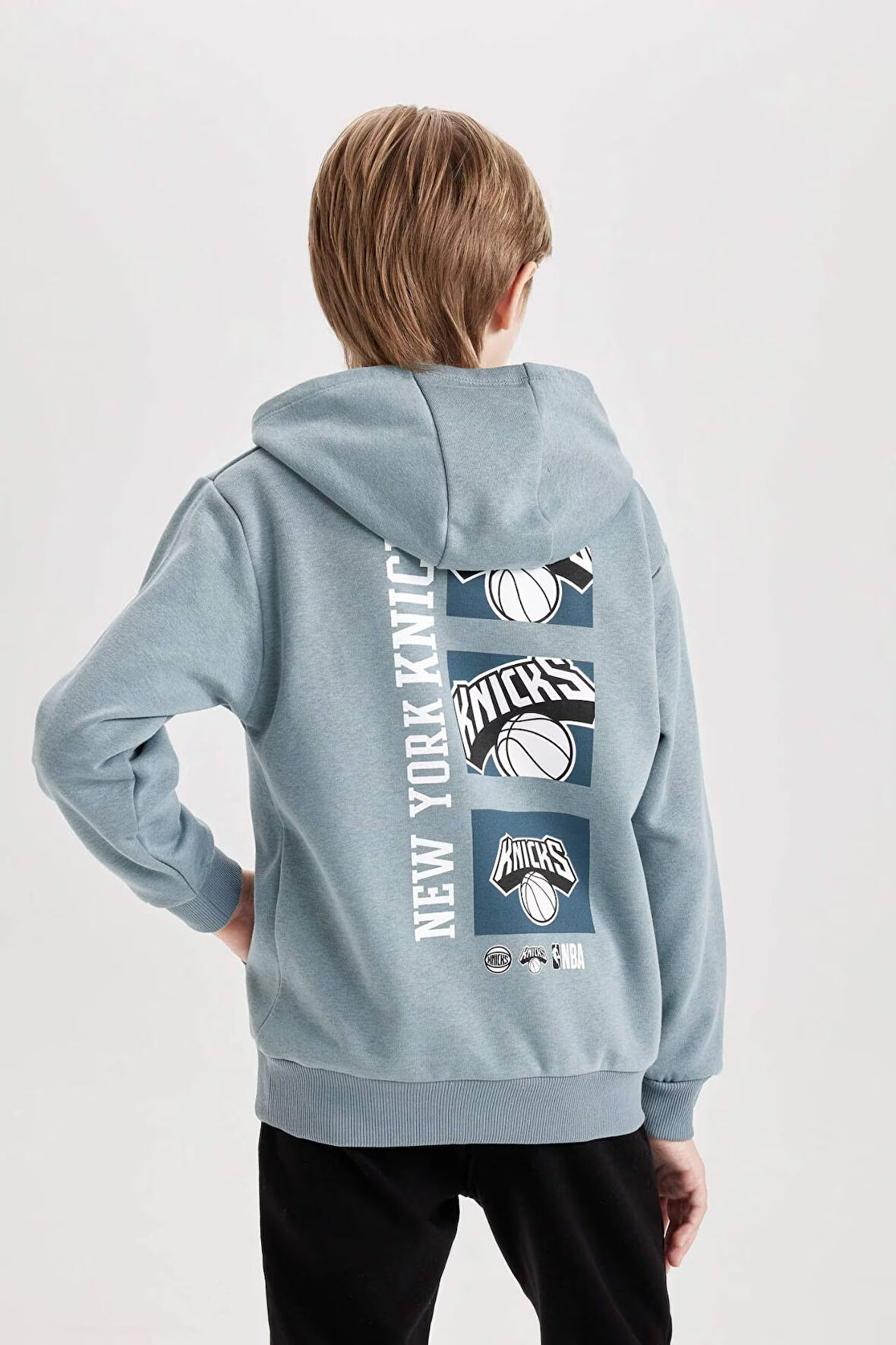 DeFacto Erkek Çocuk NBA New York Knicks Kapüşonlu Sırt Baskılı Sweatshirt D3142A824AUBE380