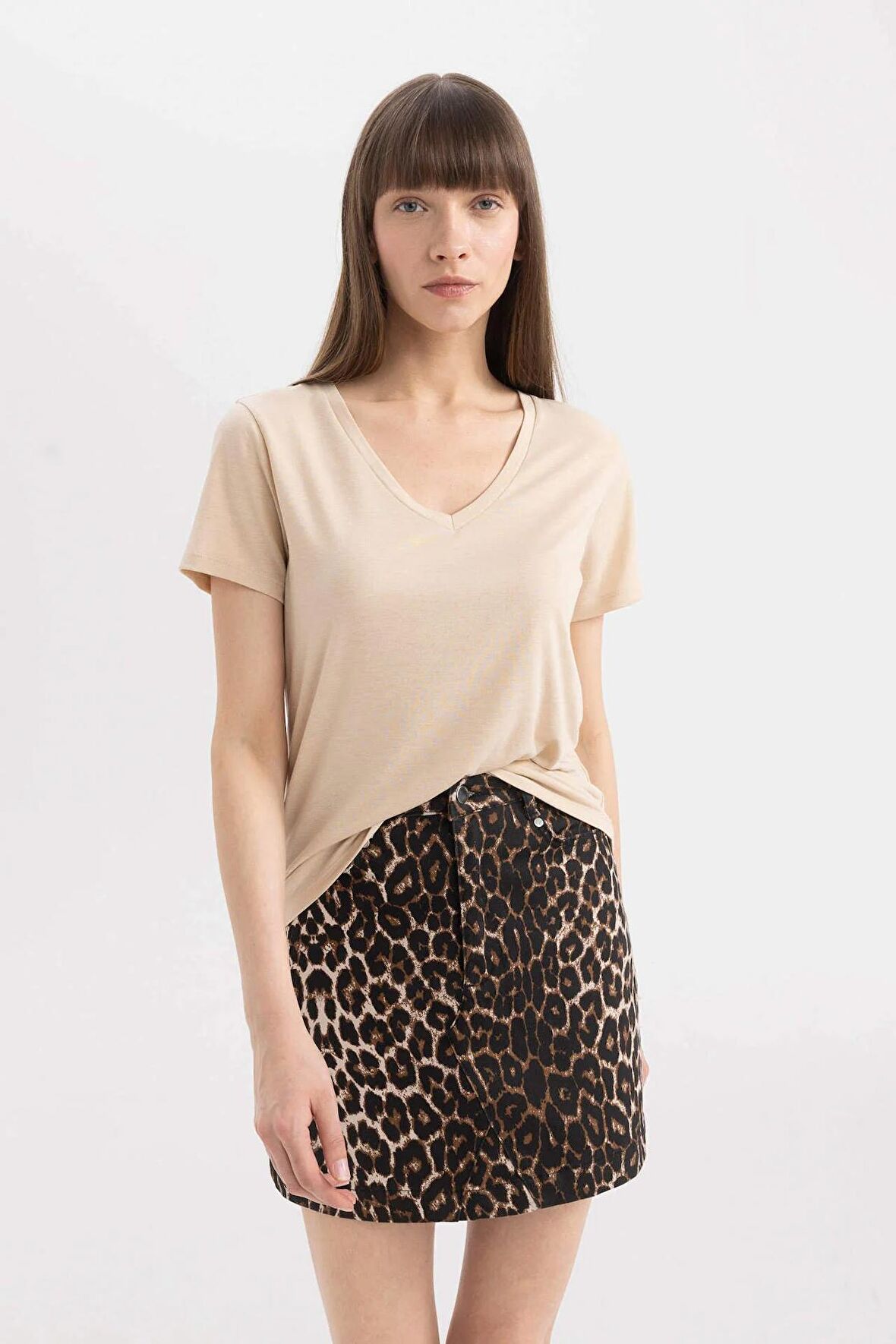 DeFacto Regular Fit V Yaka Basic Düz Kısa Kollu Tişört W9204AZ24SMBG775