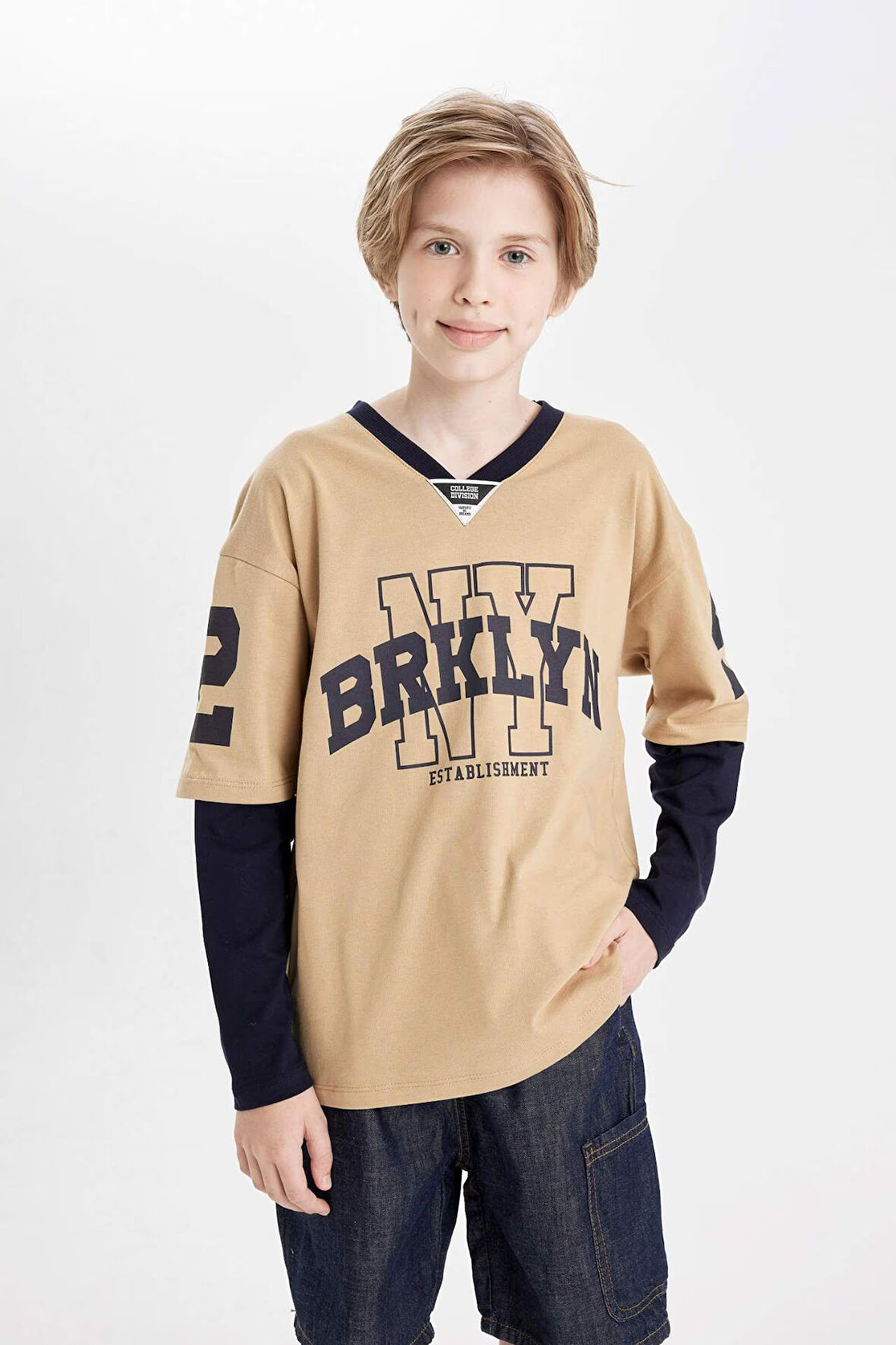 DeFacto Erkek Çocuk Oversize Fit V Yaka Baskılı Uzun Kollu Tişört C9279A824AUBG387