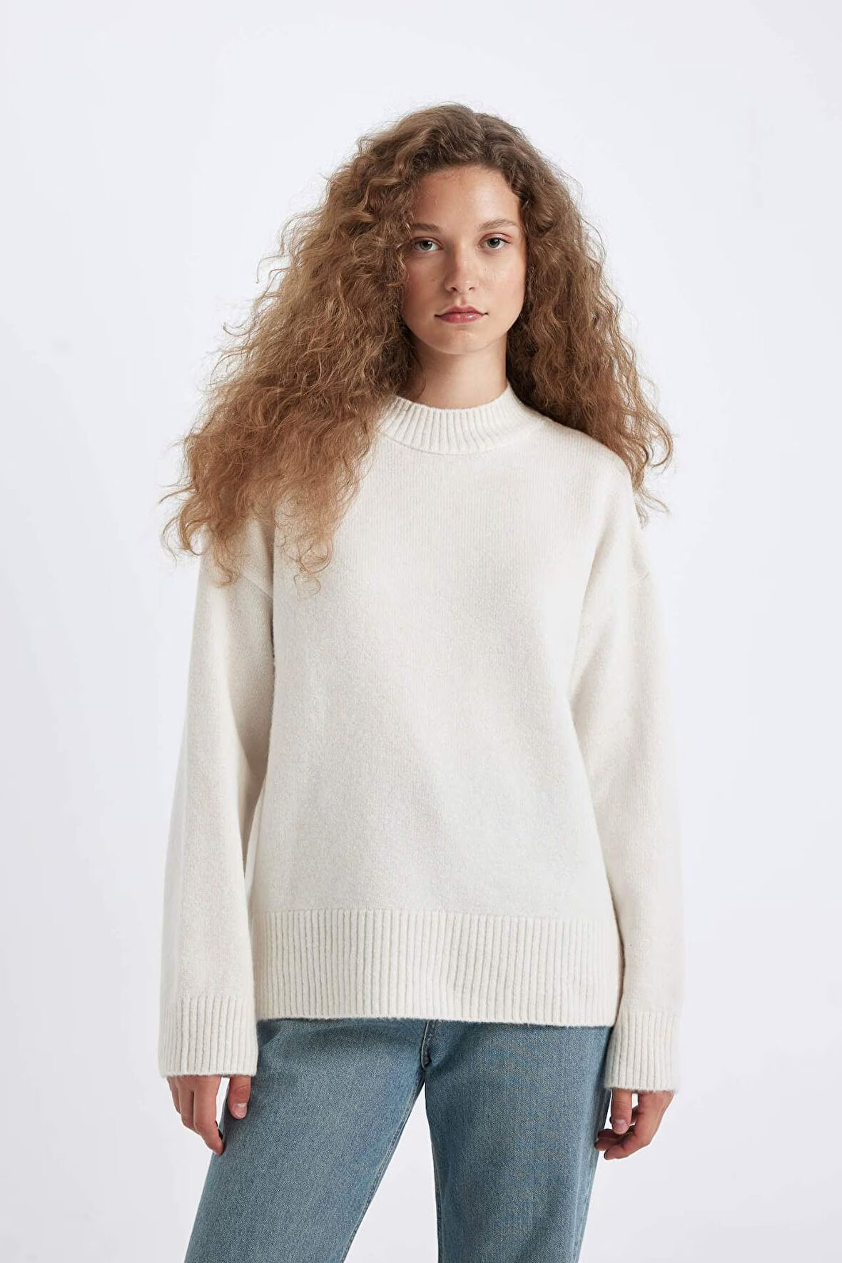 Kadın Oversize Fit Geniş Kalıp Yarım Balıkçı Yaka Uzun Triko Kazak