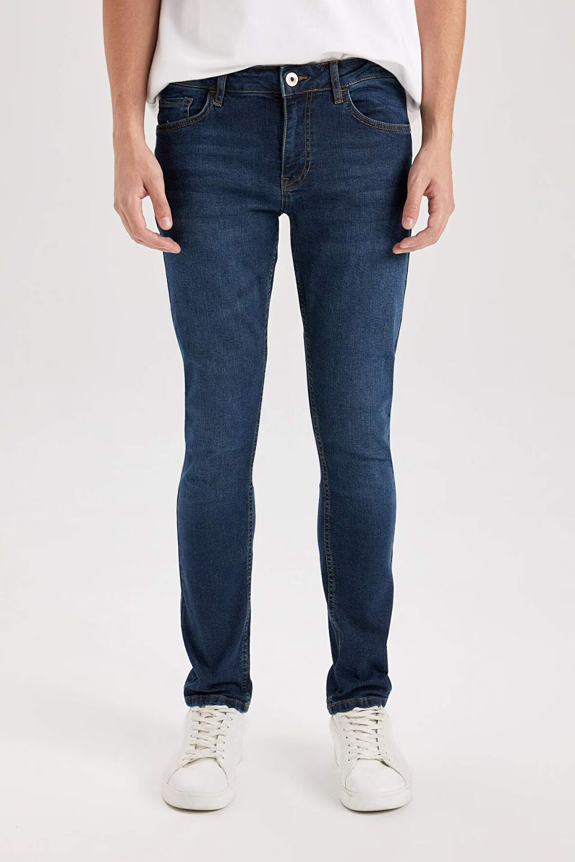 DeFacto Carlo Skinny Fit Ekstra Dar Kalıp Normal Bel Ekstra Dar Paça Jean Pantolon B2068AX24AUNM34