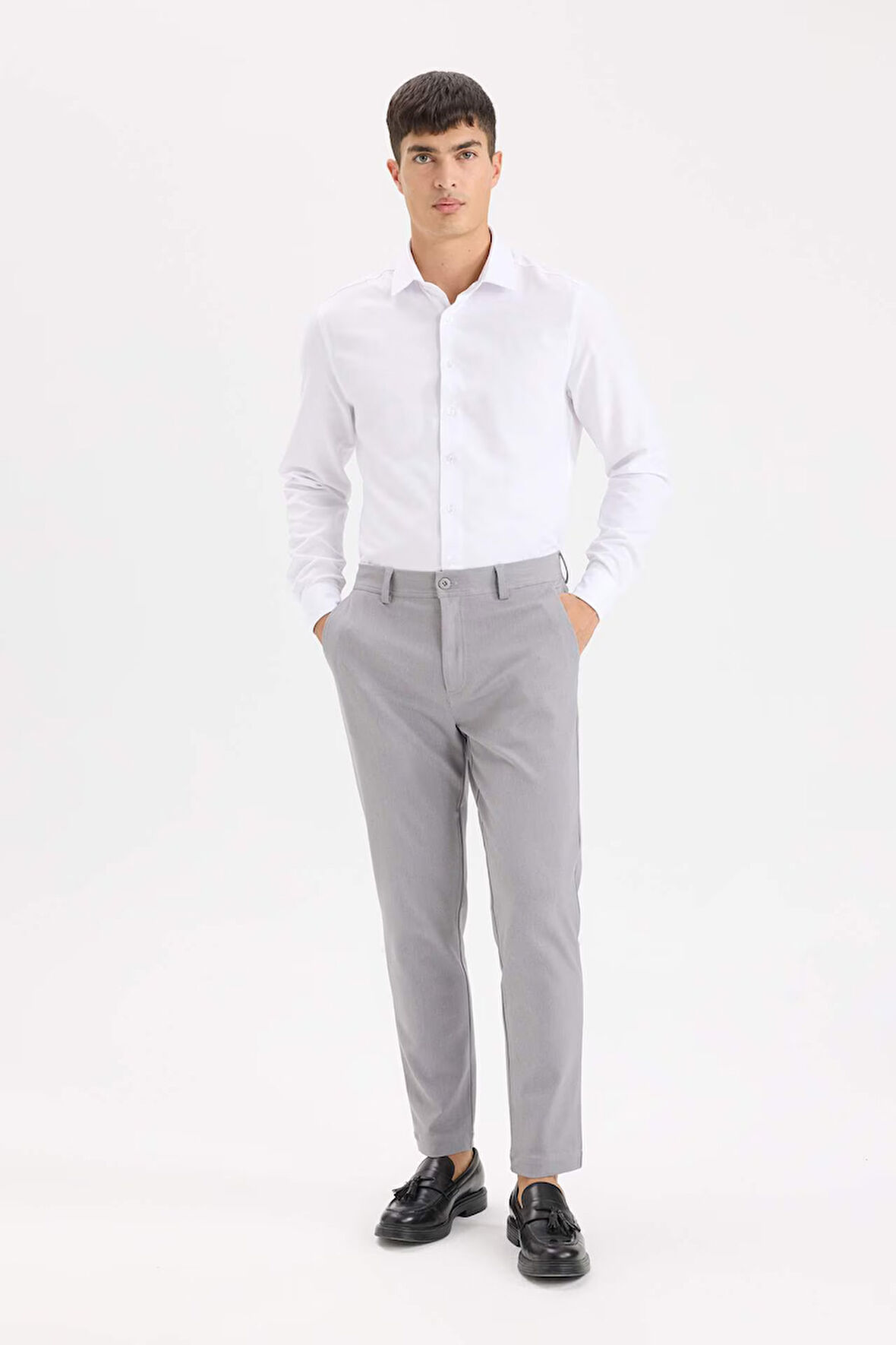 DeFacto Tailored Fit Normal Kesim Düz Paça Her Yöne Esneyen Yazlık Kumaş Pantolon C7508AX25SPGR370