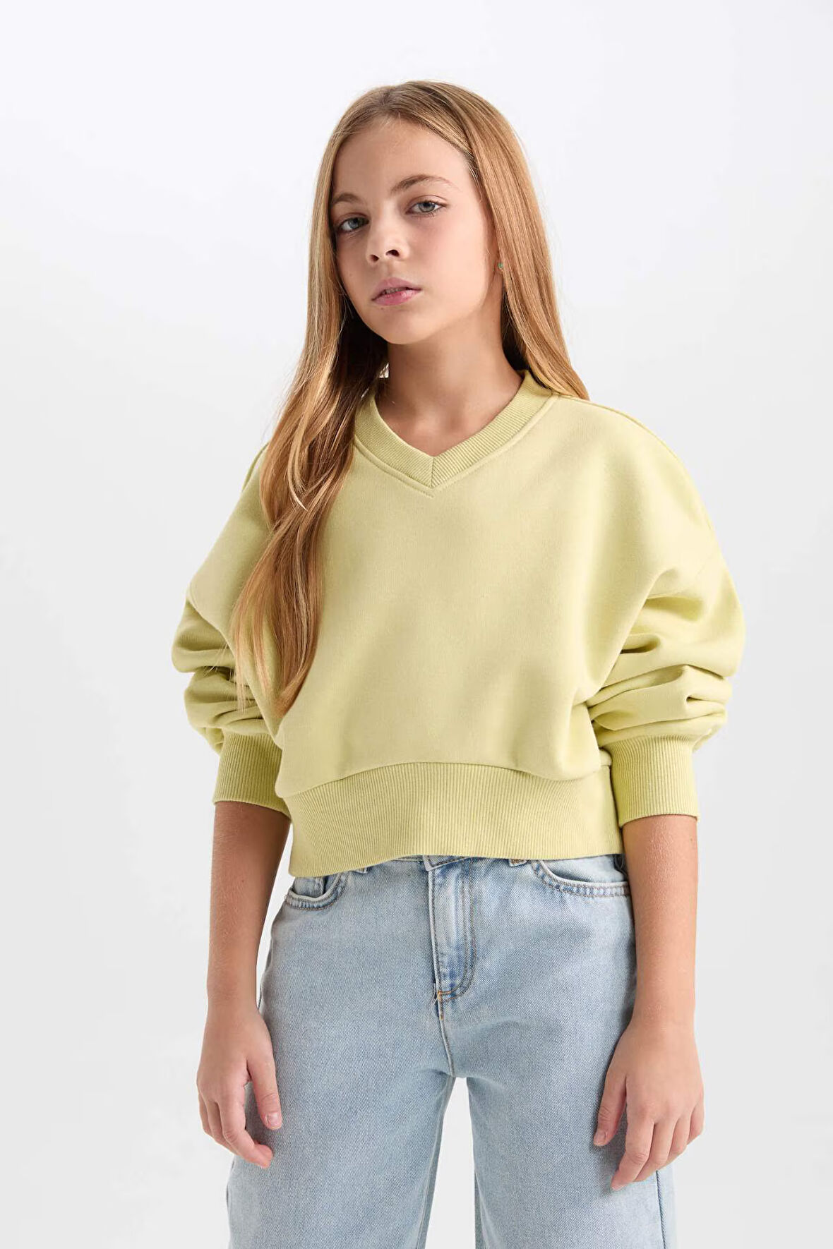 DeFacto Kız Çocuk Crop V Yaka Basic Düz Sweatshirt D7047A824WNGN659