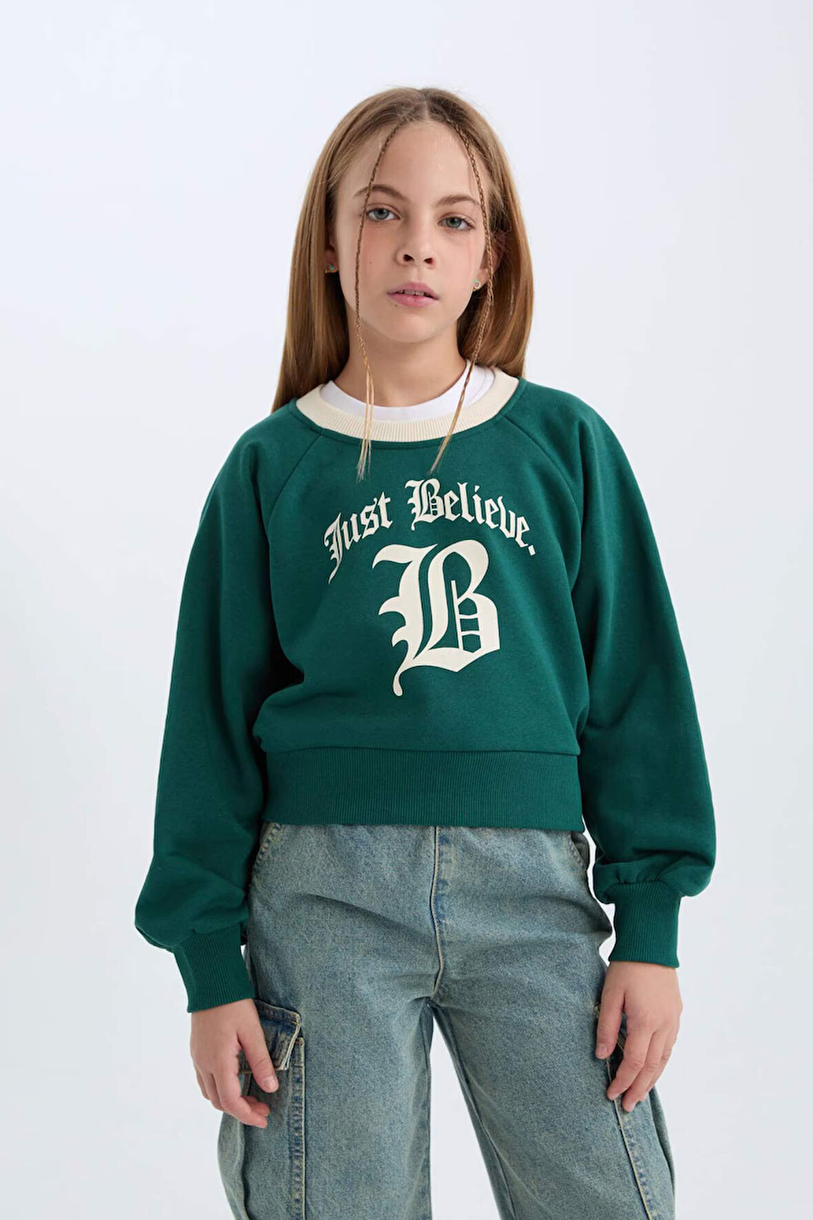 DeFacto Kız Çocuk Relax Fit Bisiklet Yaka Baskılı İçi Yumuşak Tüylü Sweatshirt D7042A824WNGN1116