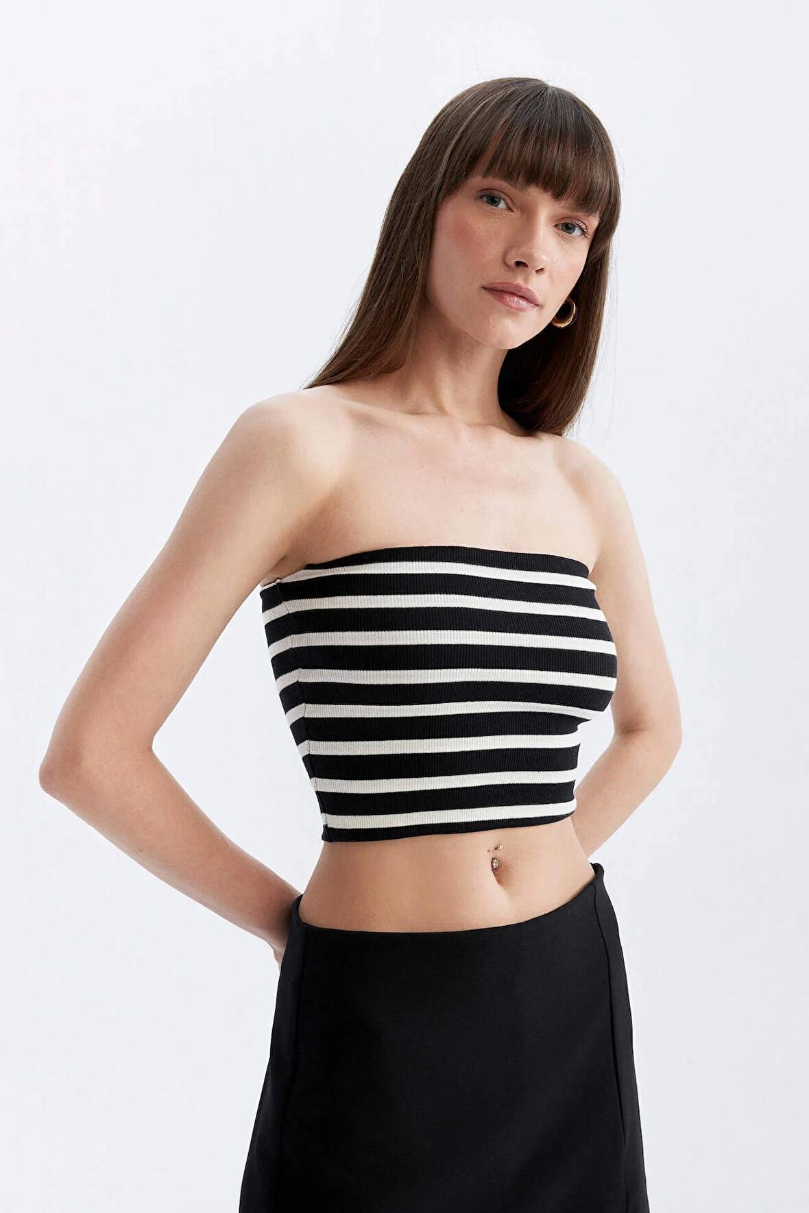 DeFacto Slim Fit Dar Kesim Çizgili Straplez Fitilli Kaşkorse Bluz D4549AX24SMBK81