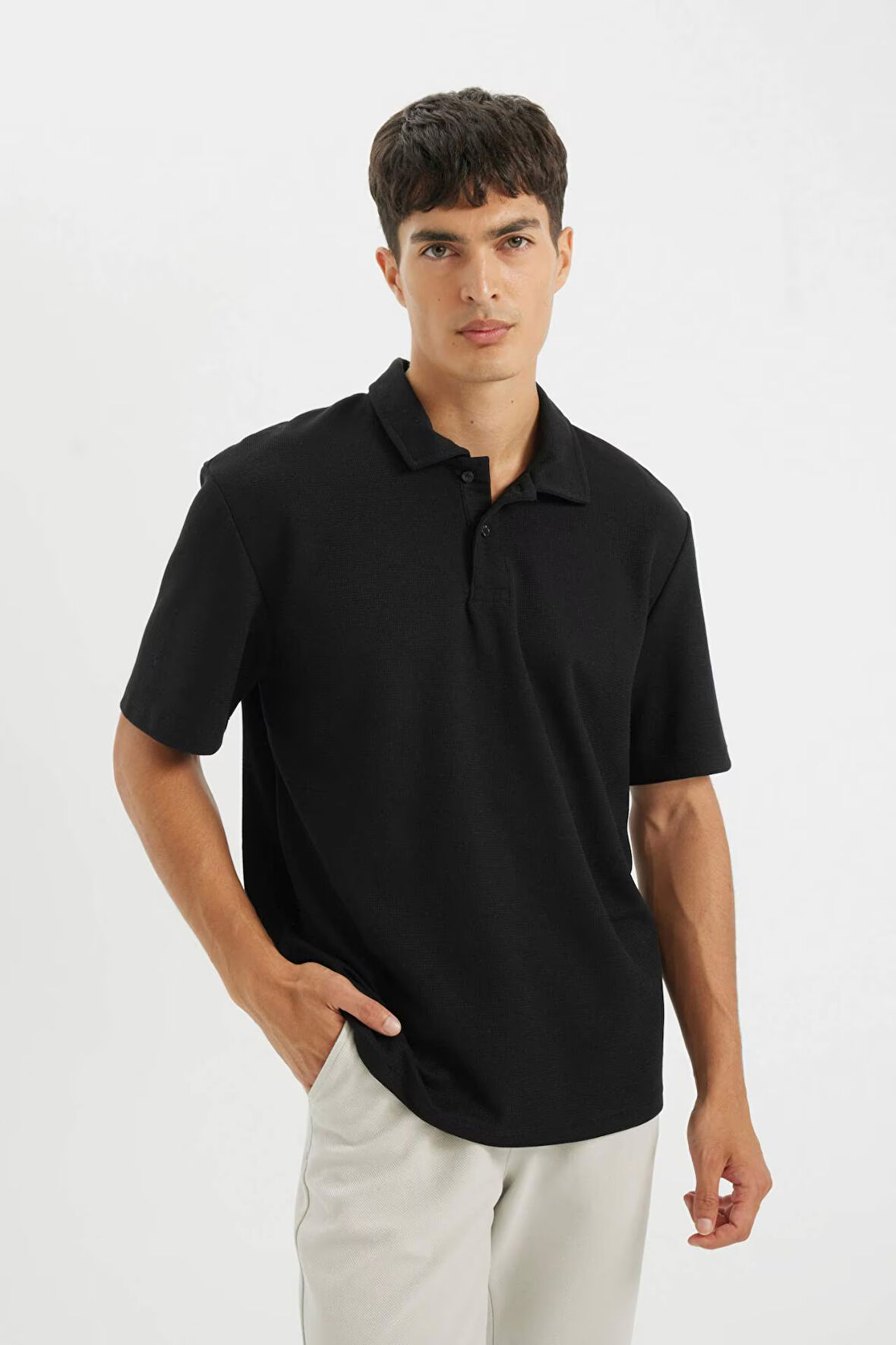 DeFacto New Regular Fit Polo Yaka Basic Düz Kısa Kollu Siyah Tişört B4939AX24AUBK81