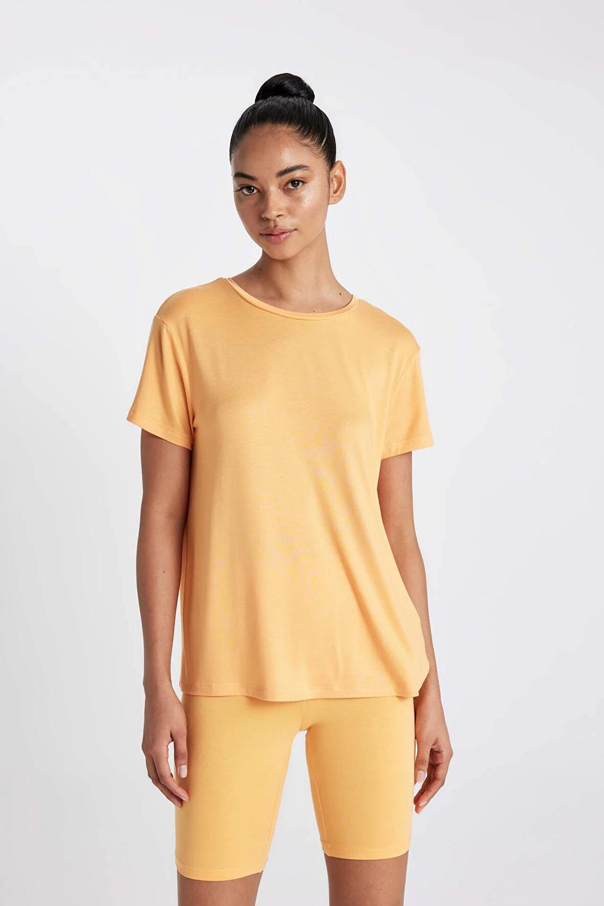 DeFactoFit Standart Fit Bisiklet Yaka Sporcu Basic Düz Kısa Kollu Tişört D1904AX24HSOG607