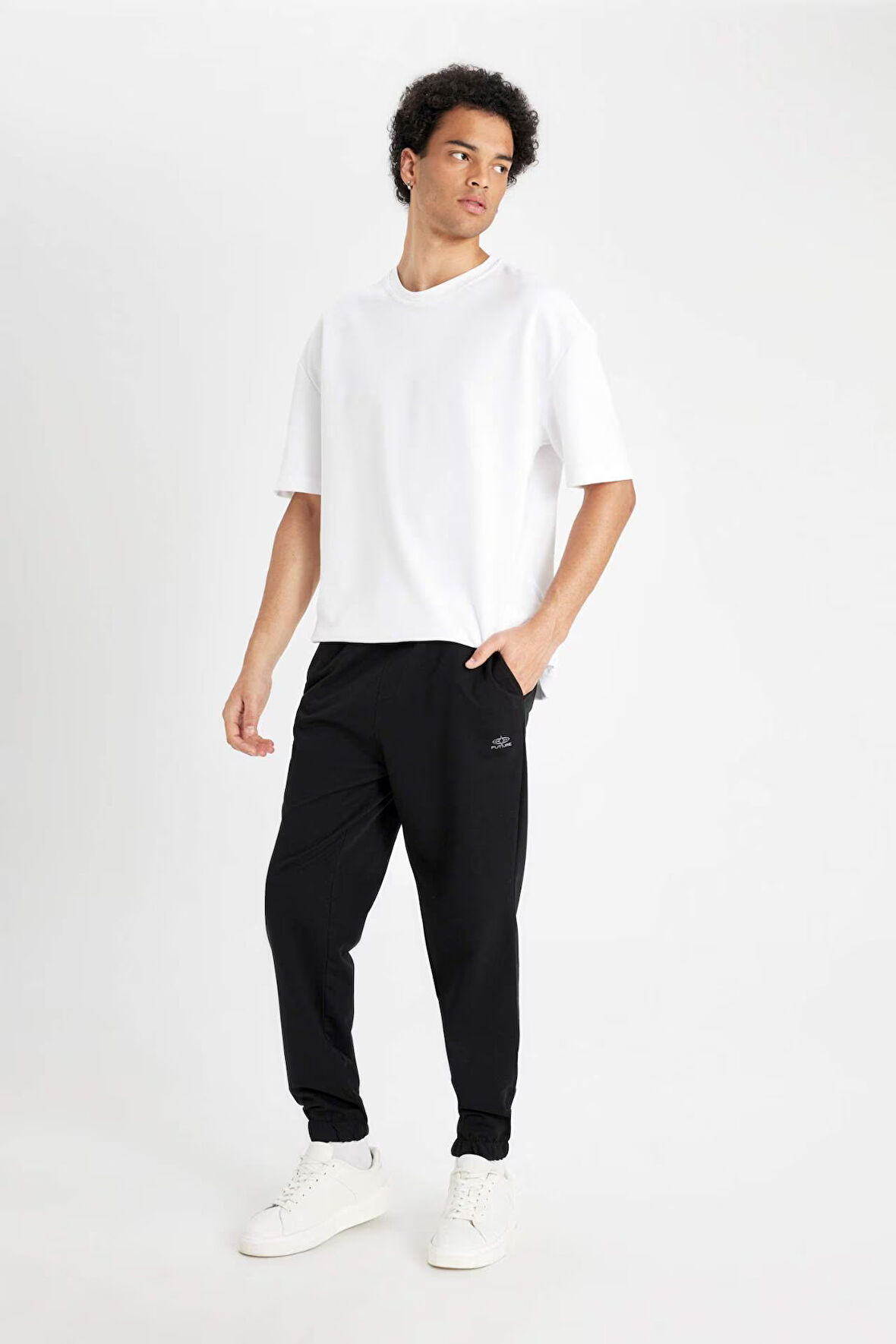 DeFacto Regular Fit Eşofman Altı Cepli Basic Düz Beli Bağcıklı Lastikli Paça D4416AX24AUBK81
