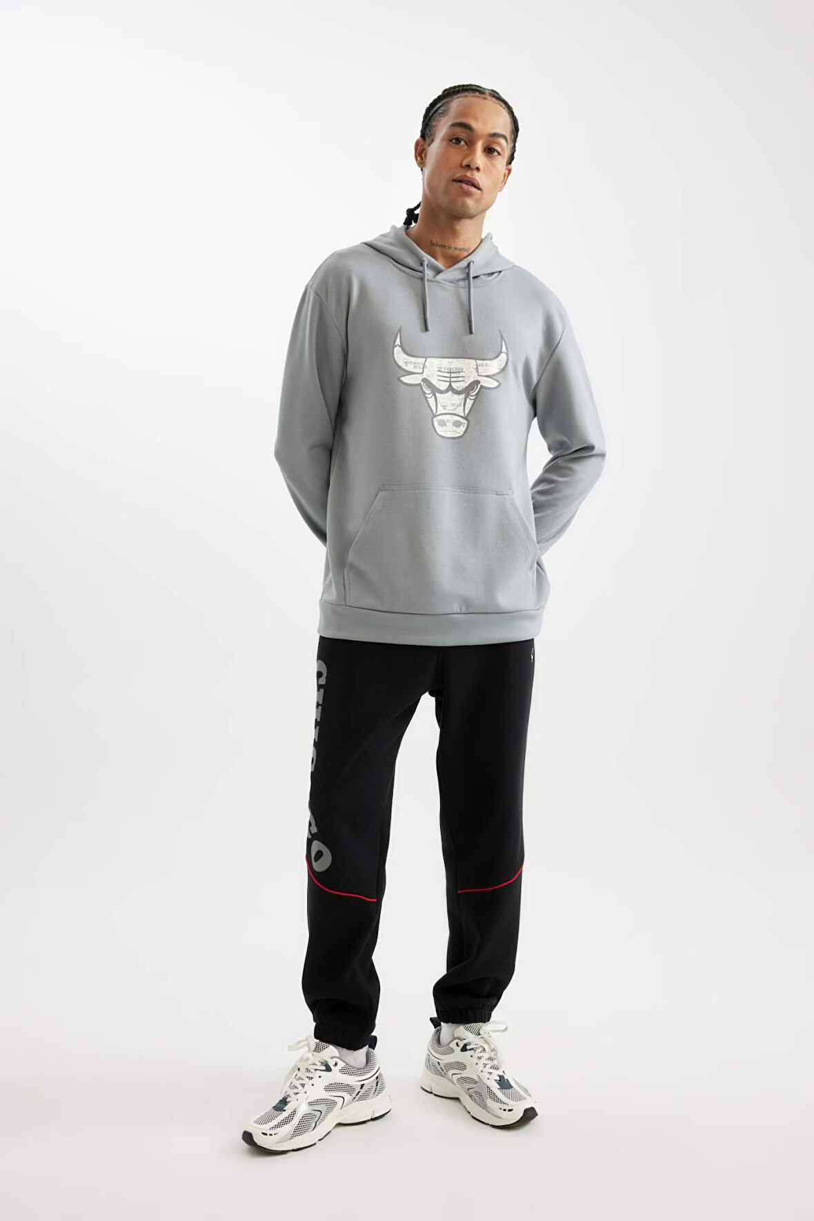 DeFactoFit  NBA Chicago Bulls Jogger Eşofman Altı Standart Fit Cepli Düz Paça C9274AX24AUBK81