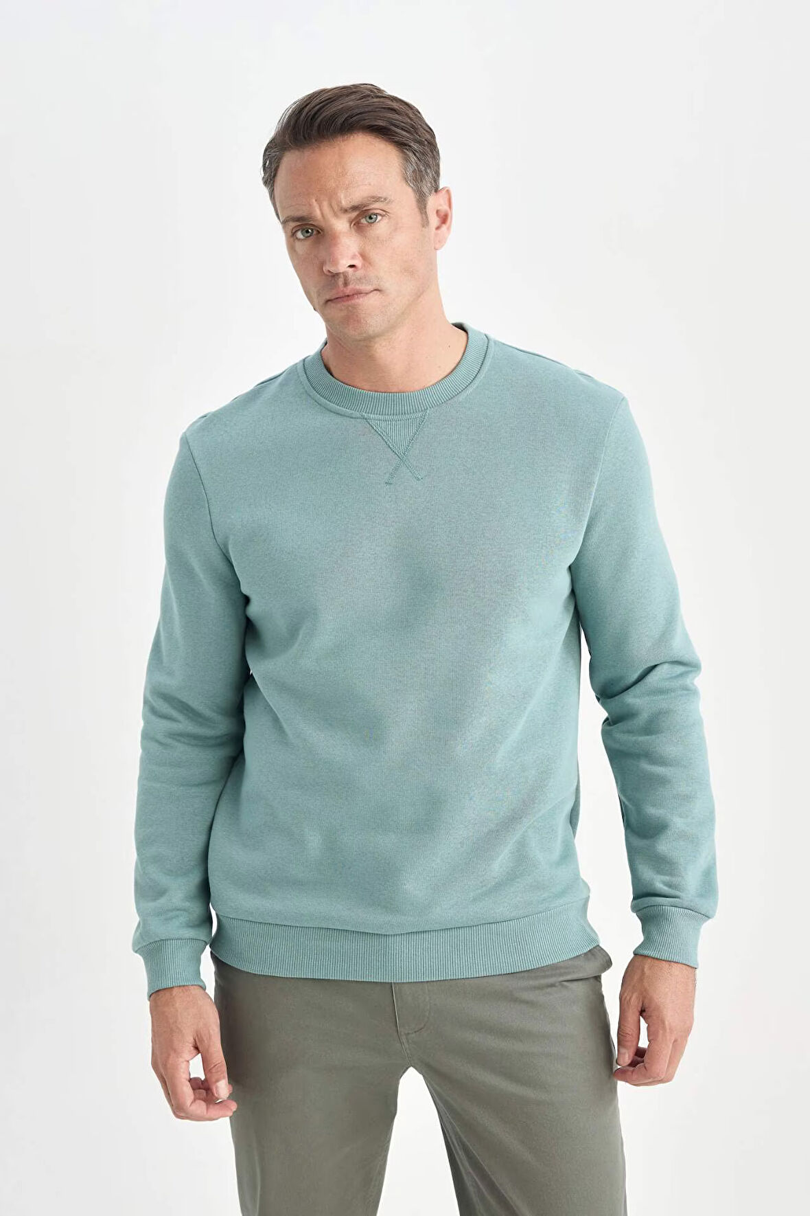 DeFacto Regular Fit Bisiklet Yaka Kalın Basic Düz Sweatshirt T3777AZ24AUGN1124