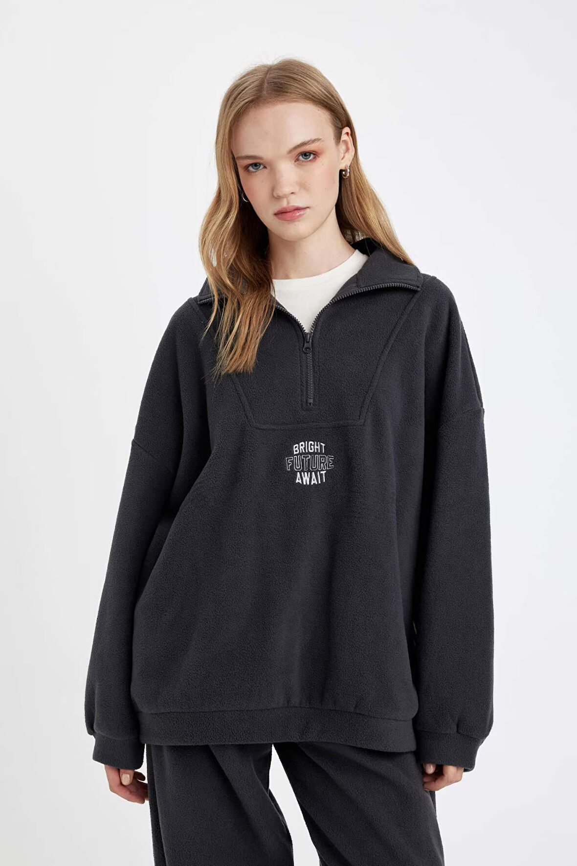 Oversize Geniş Kalıp Fermuarlı Dik Yaka Nakışlı Polar Sweatshirt