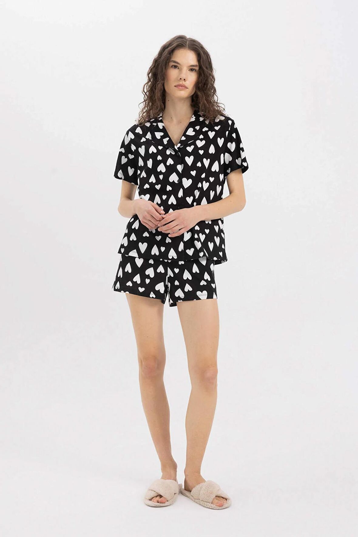 DeFacto Fall in Love Pijama Takım Kalp Desenli Kısa Kollu Şort Beli Lastikli Alt D0948AX24SMBK81