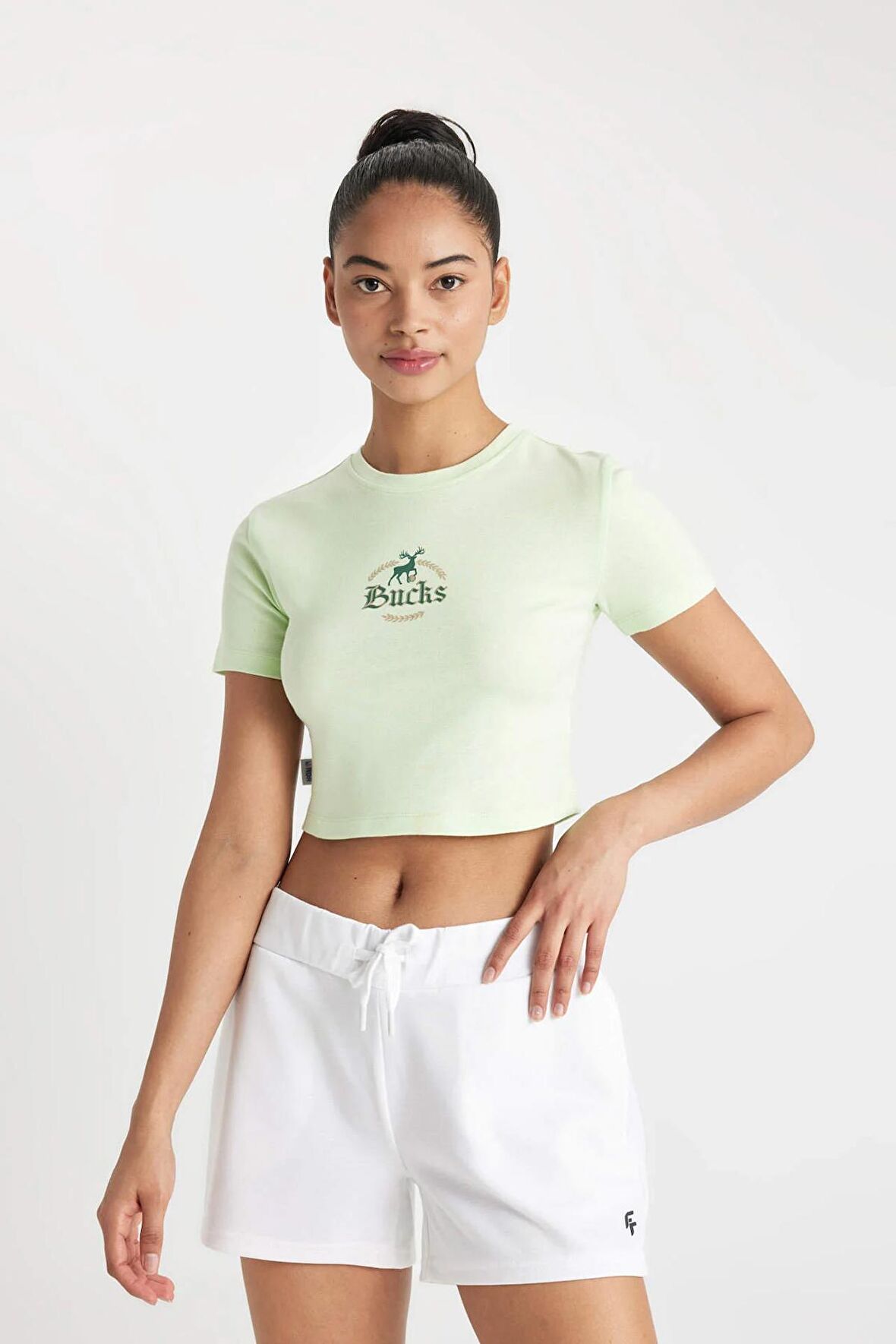 DeFactoFit NBA Milwaukee Bucks Crop Bisiklet Yaka Kısa Kollu Tişört C0005AX24SMGN1222
