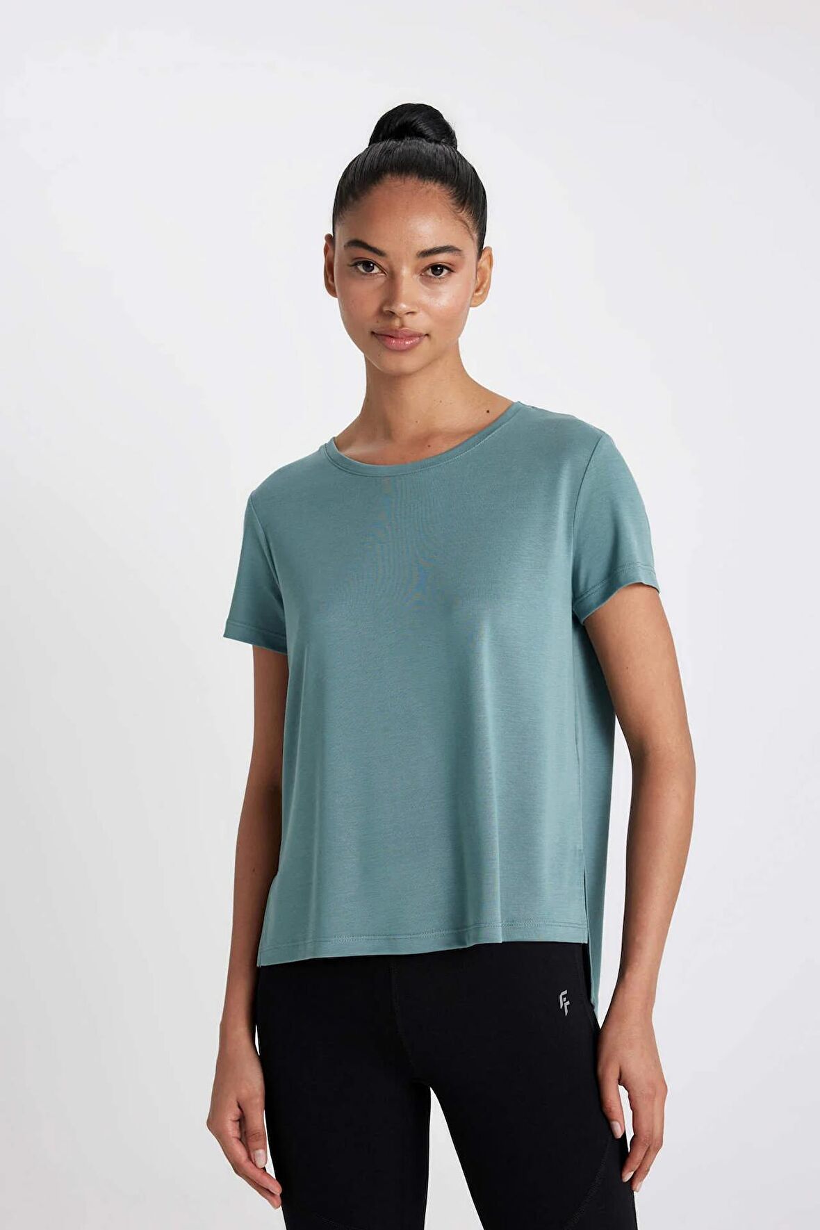 DeFactoFit Standart Fit Modal Bisiklet Yaka Sporcu Kısa Kollu Tişört C0193AX24SMGN1223