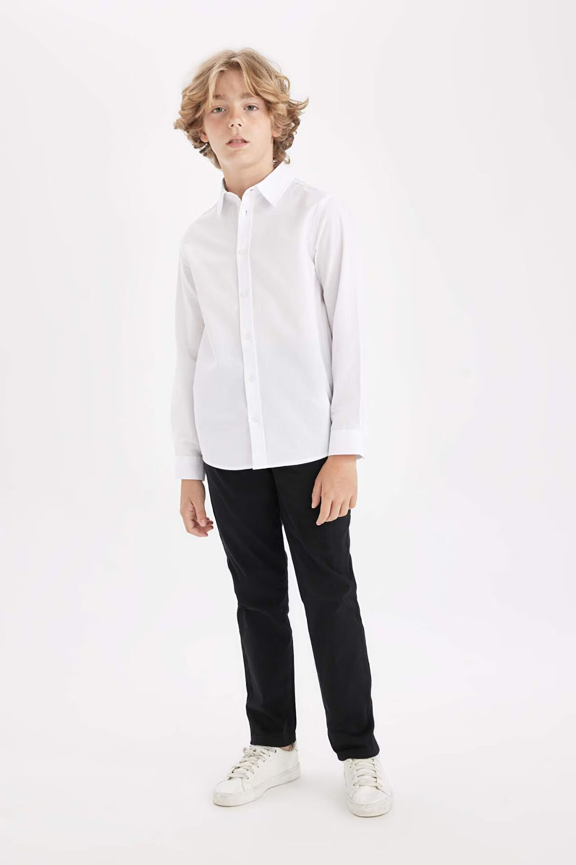 DeFacto Erkek Çocuk Düz Paça Beli Lastikli Cepli Basic Düz Siyah Gabardin Okul Pantolonu T8850A624AUBK81