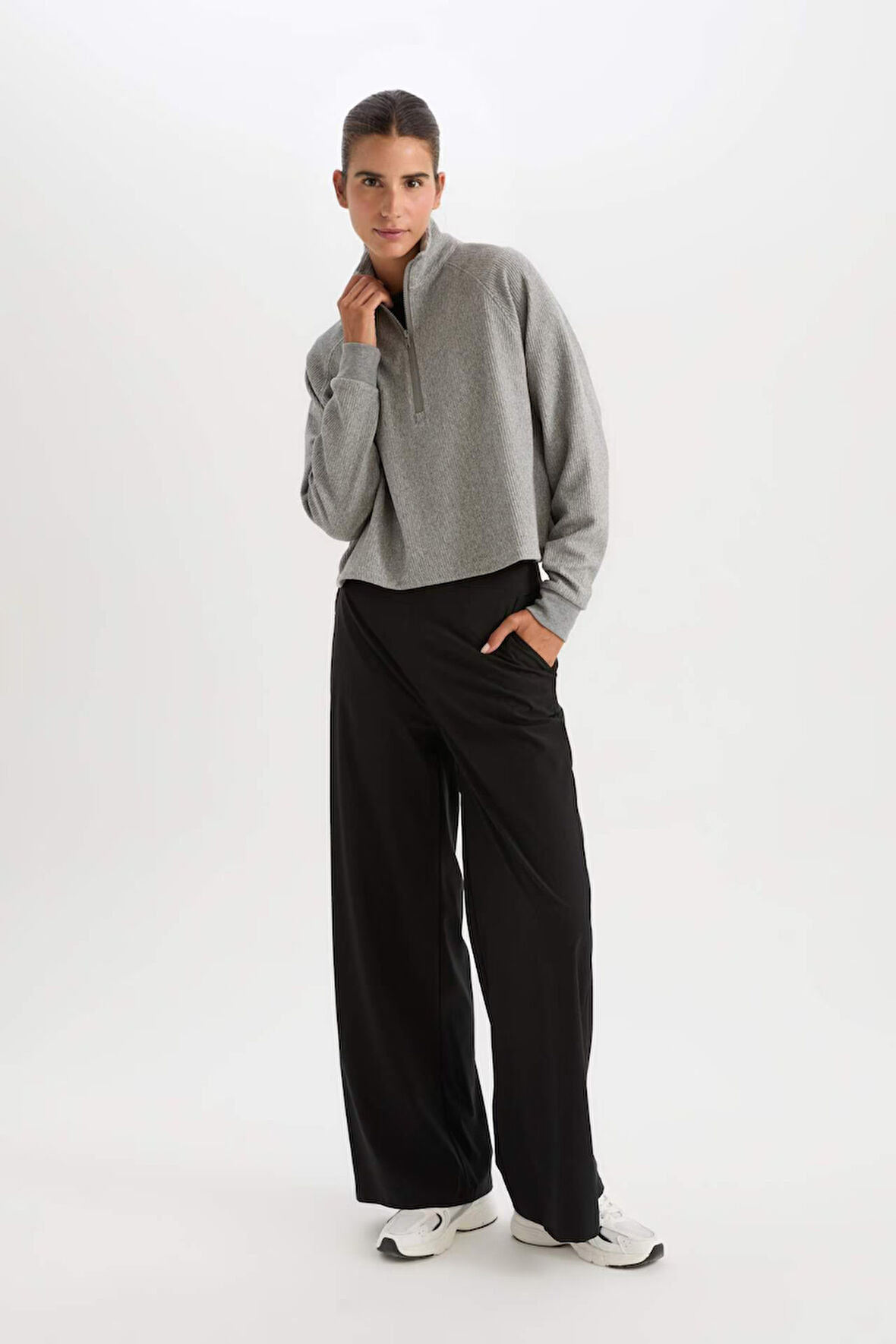 DeFactoFit Wide Leg Geniş Paça Cepli Sporcu Dokuma Pantolon C9416AX25SPBK81