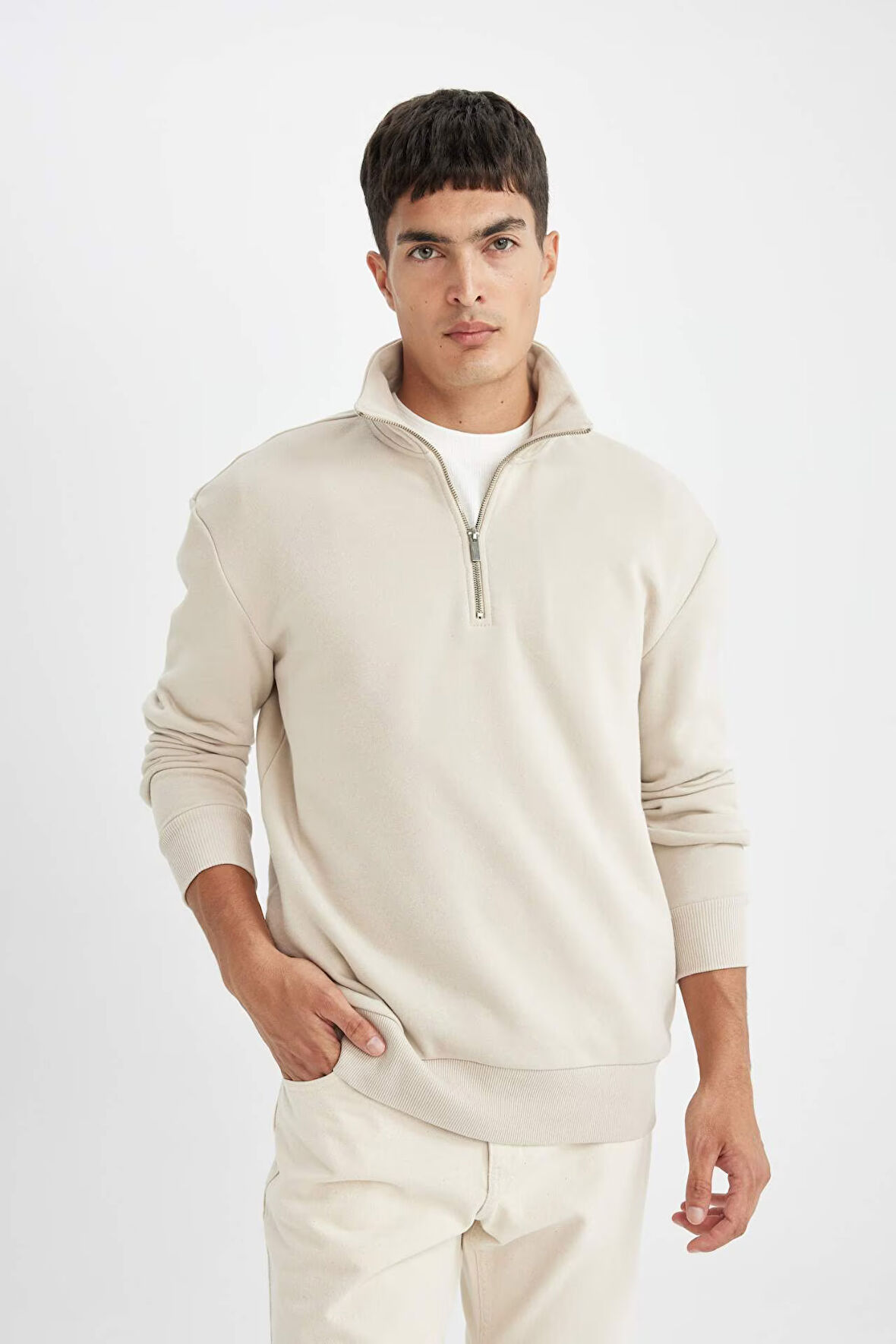 DeFacto Comfort Regular Fit Rahat Kalıp Fermuarlı Dik Yaka Basic Düz Sweatshirt X7405AZ24AUBG735