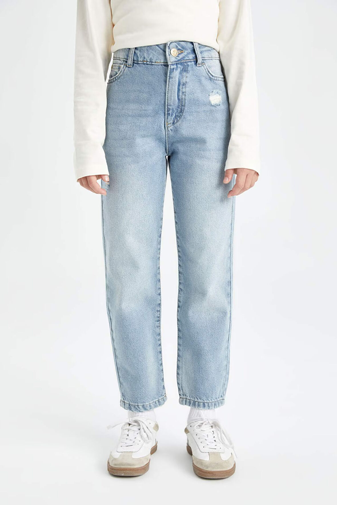 DeFacto Kız Çocuk Mom Fit Yırtık Detaylı Dar Paça Jean Pantolon C8532A824AUNM28