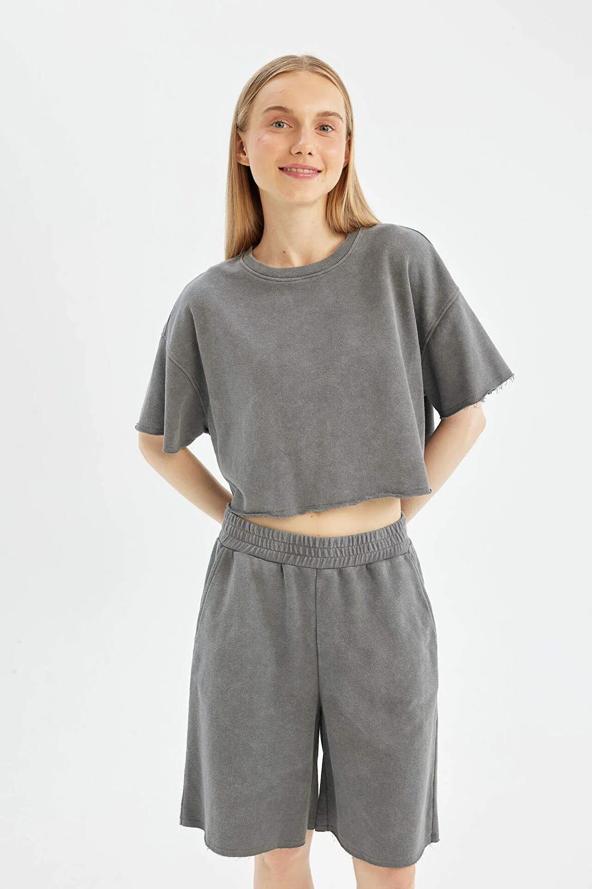 DeFacto Coool Loose Fit Kalın Kumaş Basic Kısa Kollu Tişört D1179AX24SMGR211